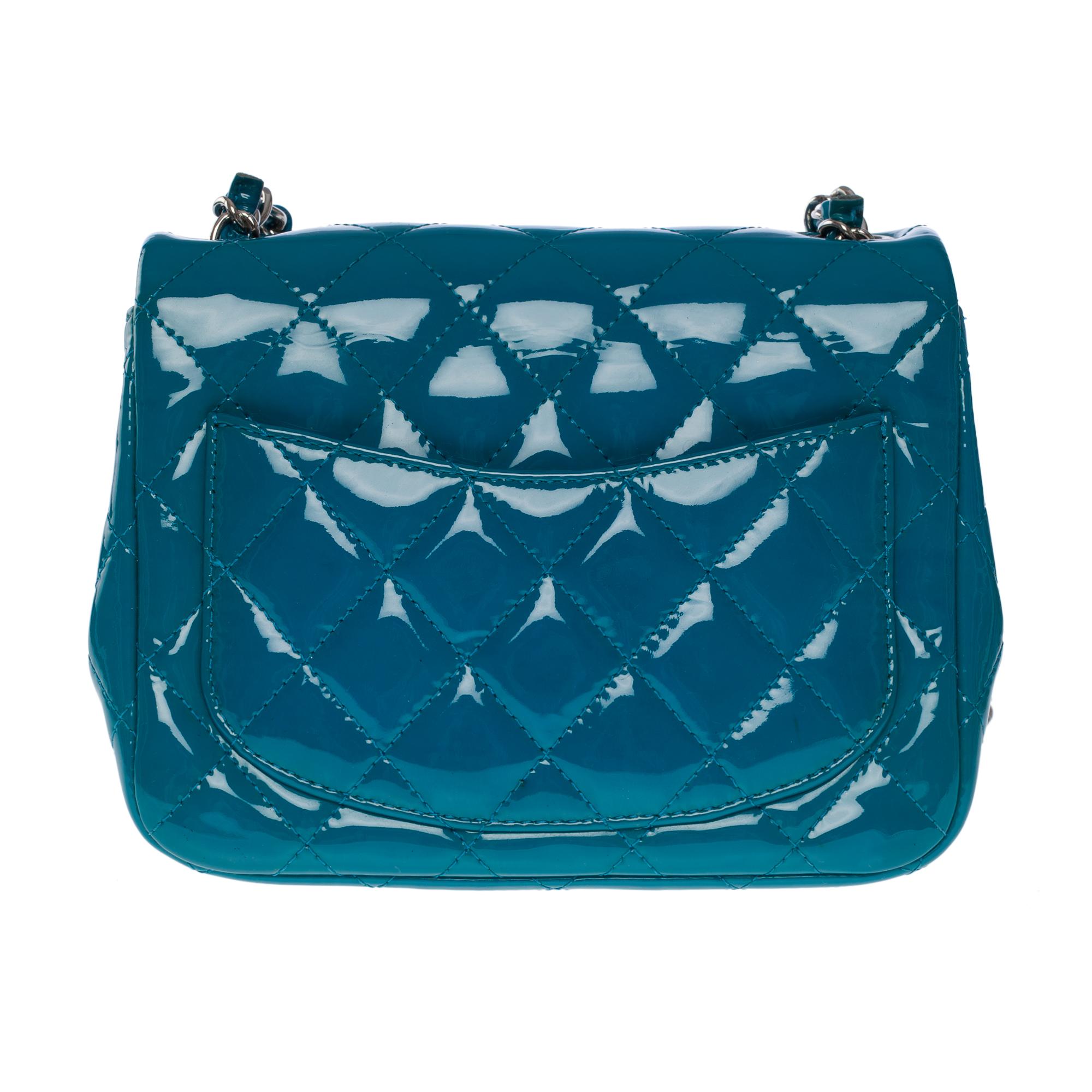 Blu Splendida borsa a tracolla Chanel Mini Timeless in vernice trapuntata blu, SHW in vendita