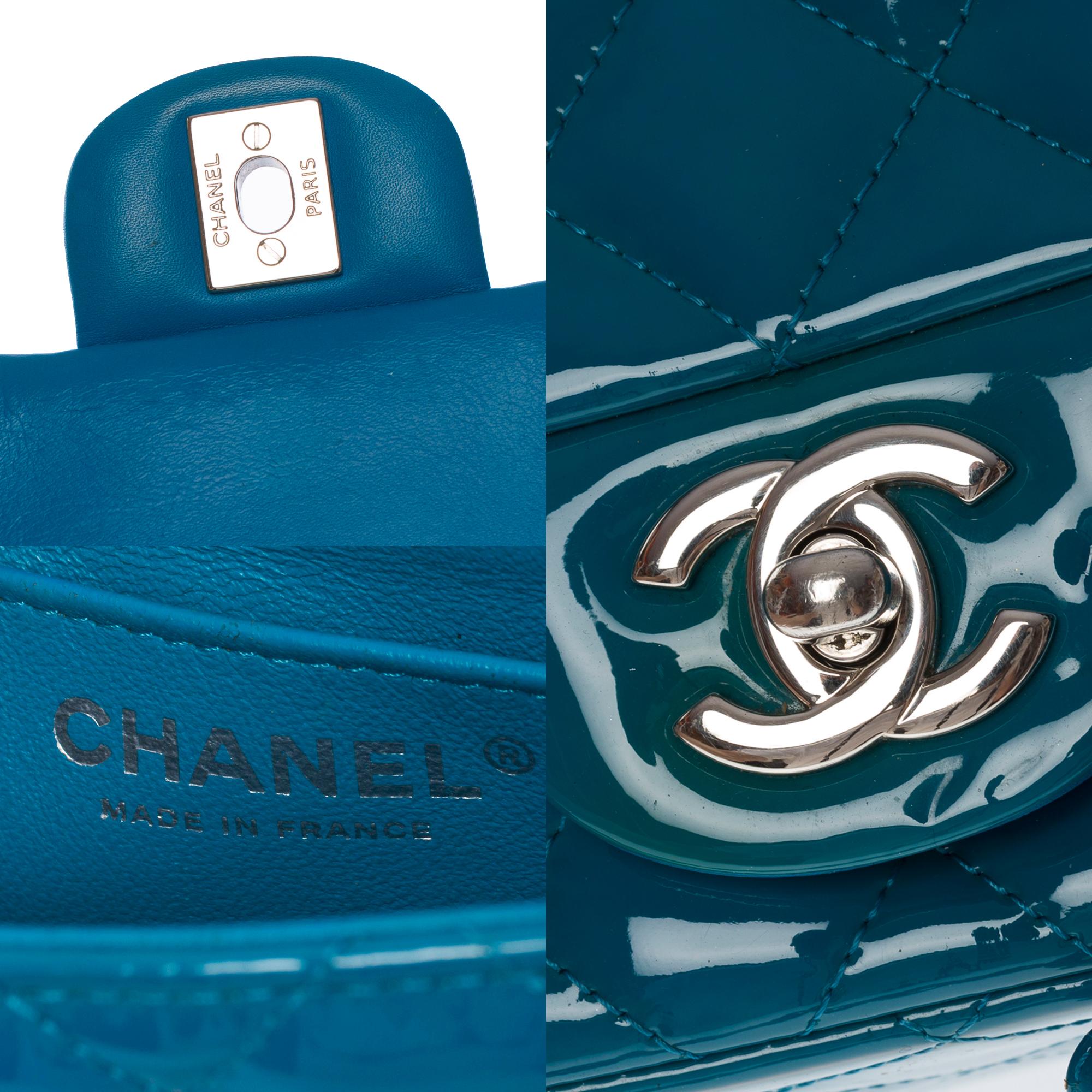 Splendida borsa a tracolla Chanel Mini Timeless in vernice trapuntata blu, SHW in vendita 1