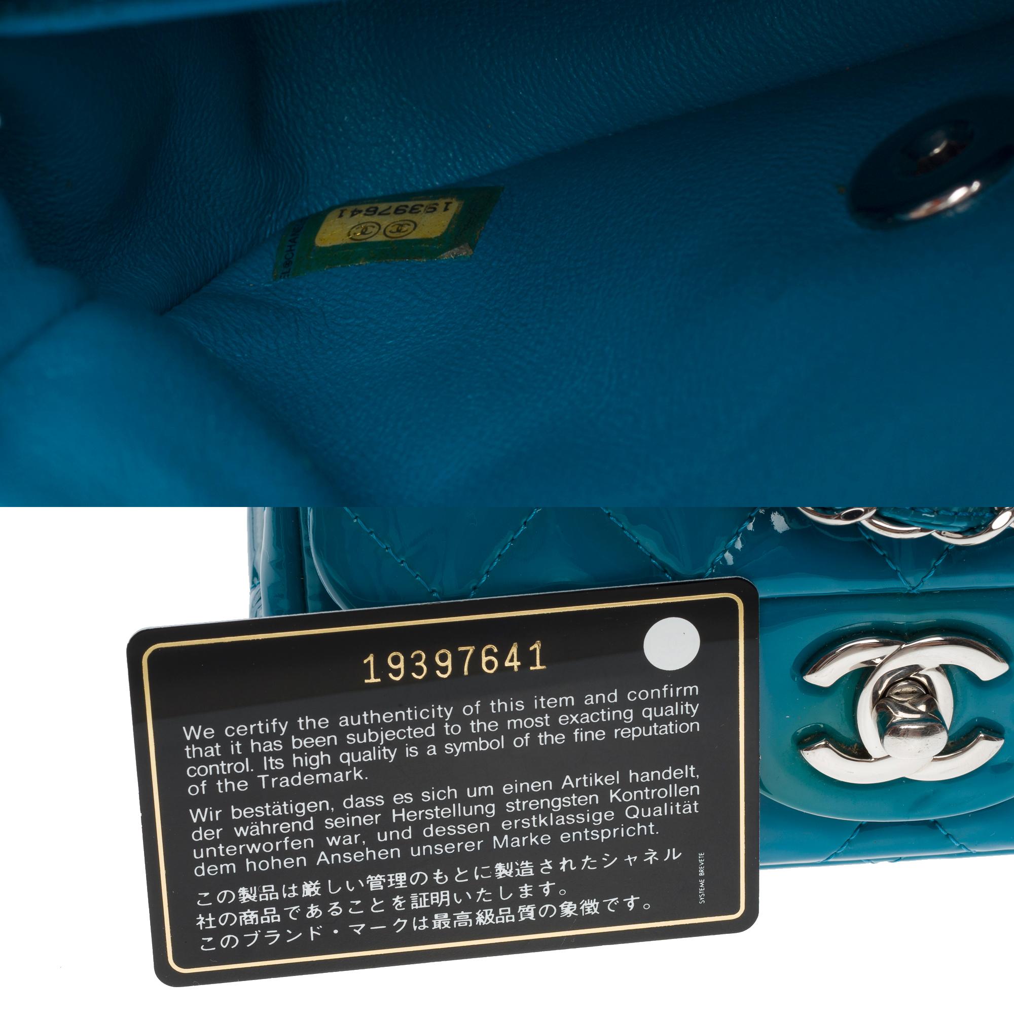 Splendida borsa a tracolla Chanel Mini Timeless in vernice trapuntata blu, SHW in vendita 2