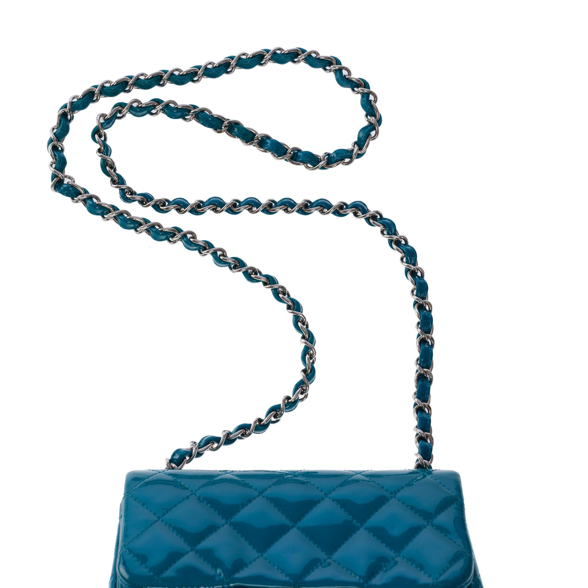 Splendida borsa a tracolla Chanel Mini Timeless in vernice trapuntata blu, SHW in vendita 4