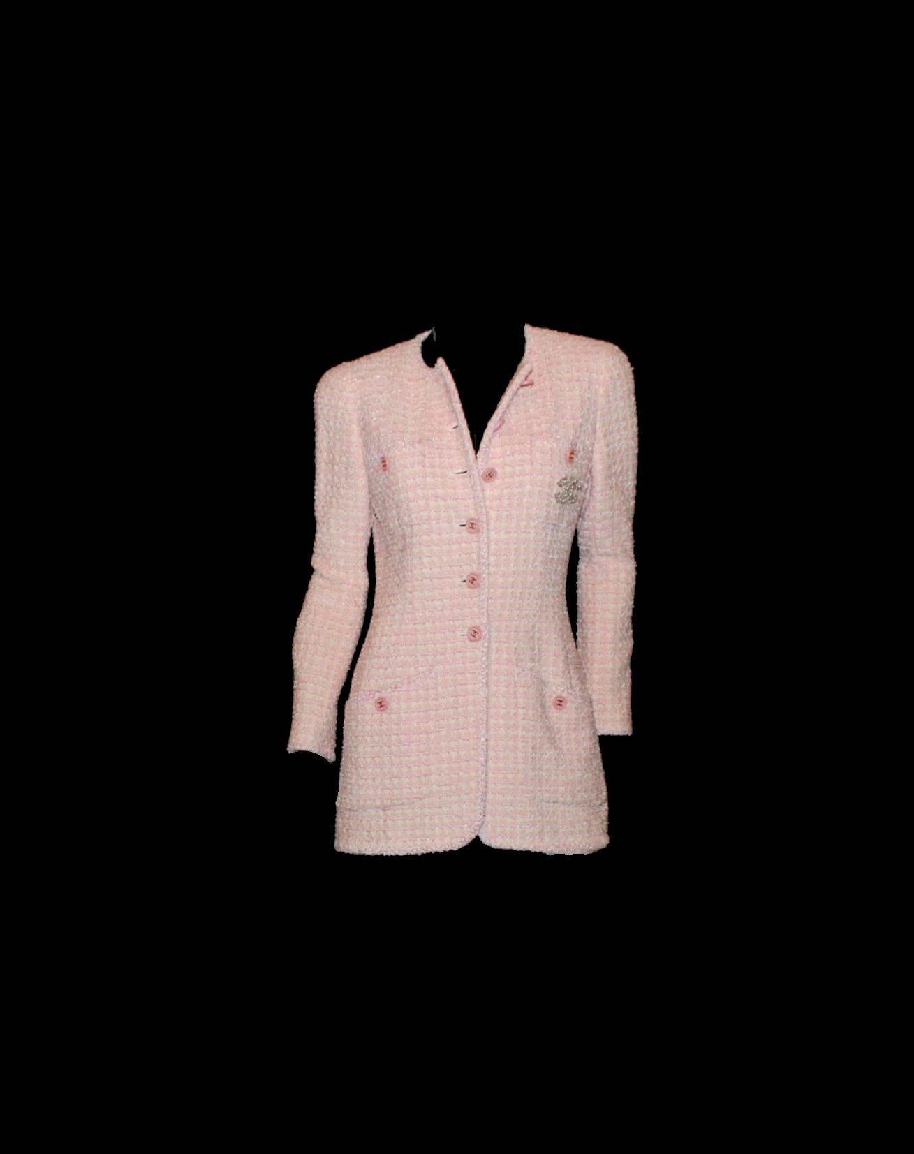 Beige Chanel - Blazer boutonné en tweed rose Lesage avec logo CC en vente