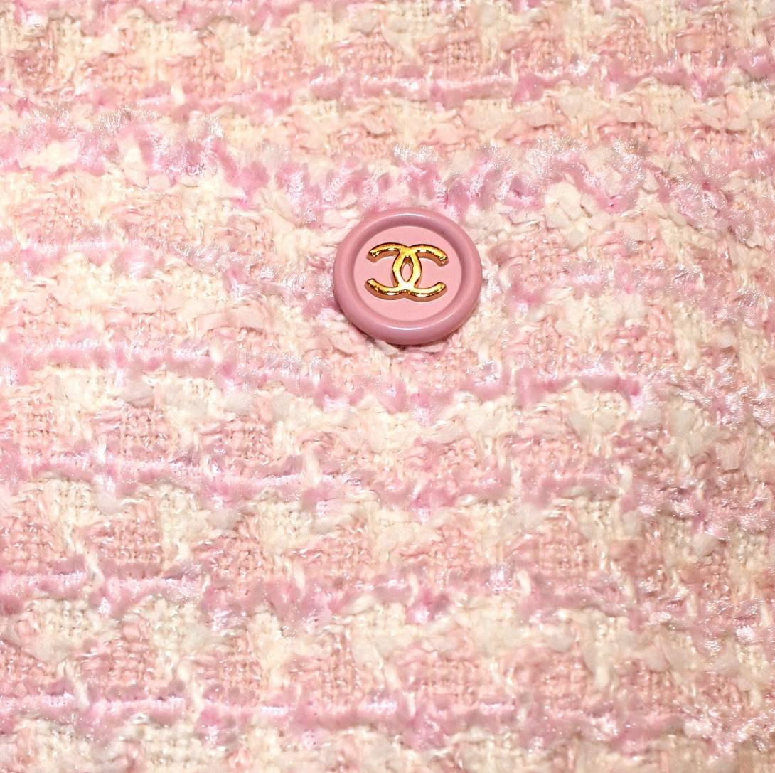 Supberbe CHANEL 1997 Pink Lesage Tweed CC Logo Button Jacket Blazer 42 For Sale 1