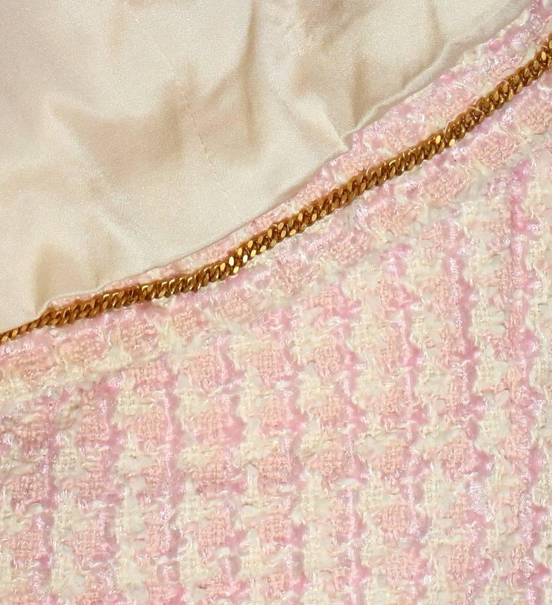 Supberbe CHANEL 1997 Pink Lesage Tweed CC Logo Button Jacket Blazer 42 For Sale 2