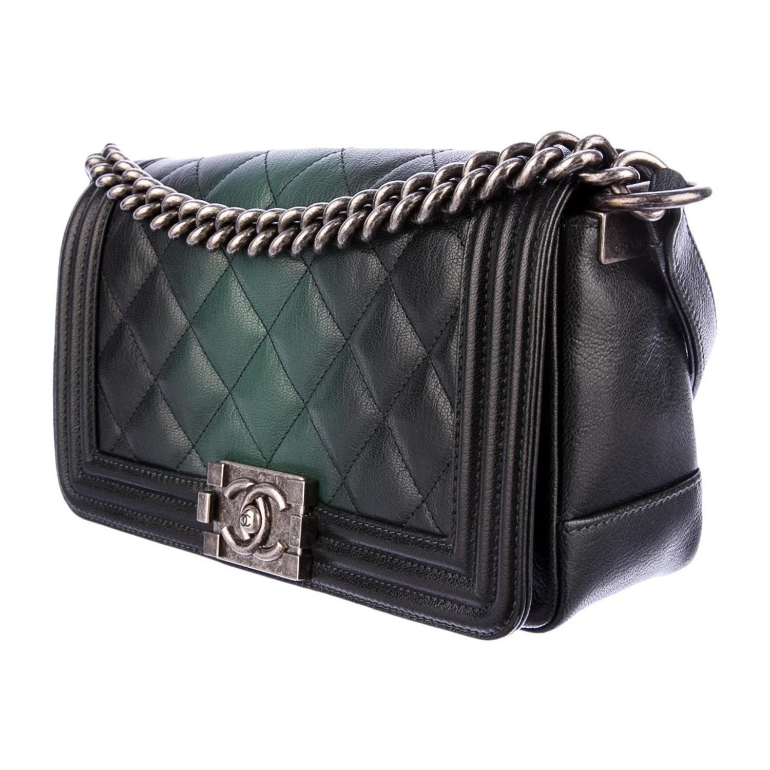 Stunning CHANEL Quilted Leather Medium Chain Boy Bag Purse For Sale 9