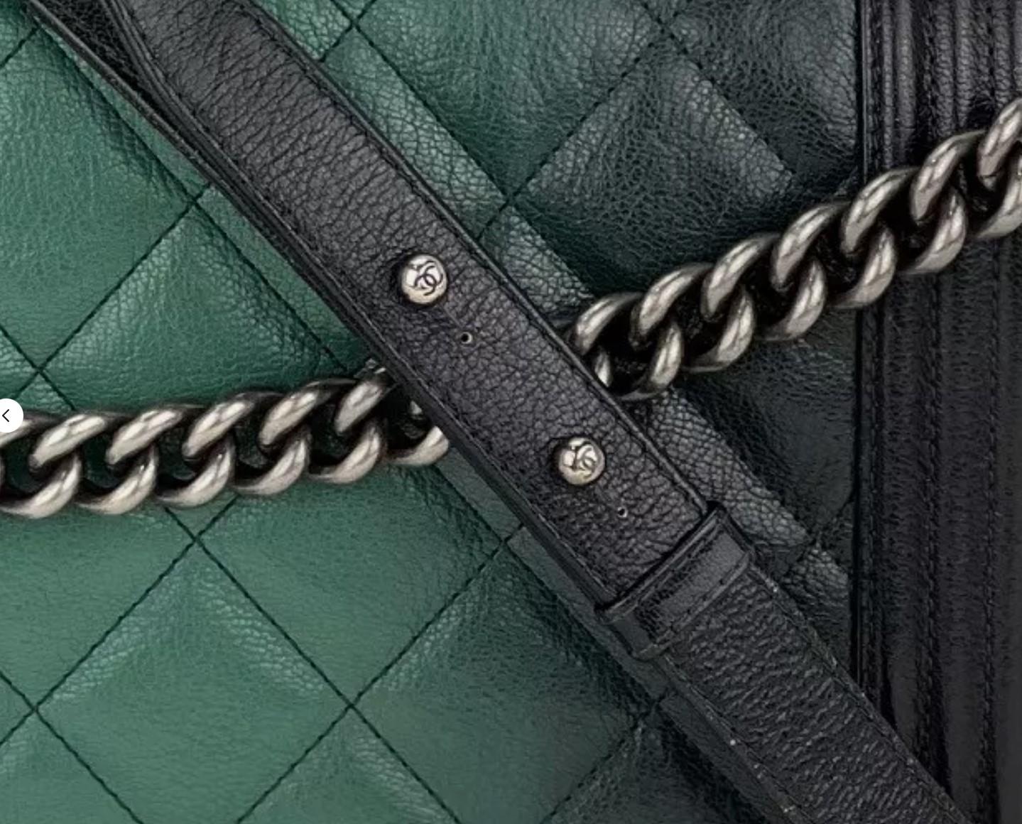 Stunning CHANEL Quilted Leather Medium Chain Boy Bag Purse For Sale 2
