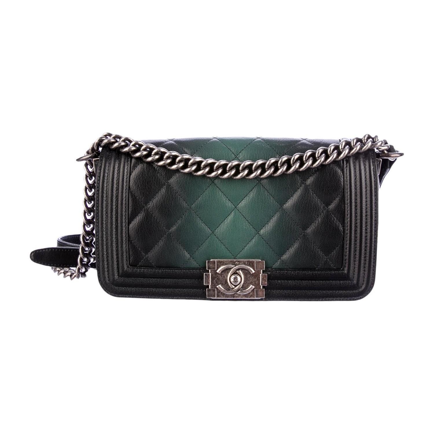 Stunning CHANEL Quilted Leather Medium Chain Boy Bag Purse For Sale 3