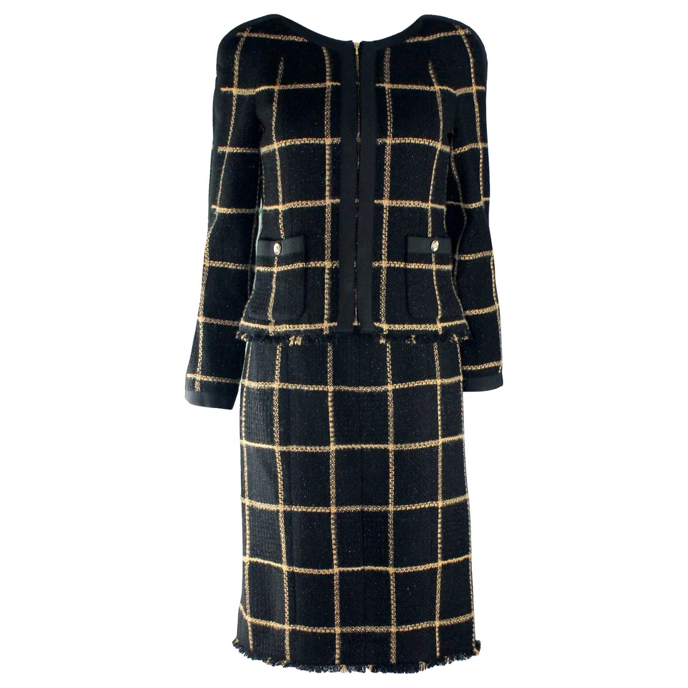 Chanel Lesage Fantasy Tweed-Kleid/Anzug in Schwarz und Gold mit schwarzem  und goldenem Metallicmuster, 38 im Angebot bei 1stDibs