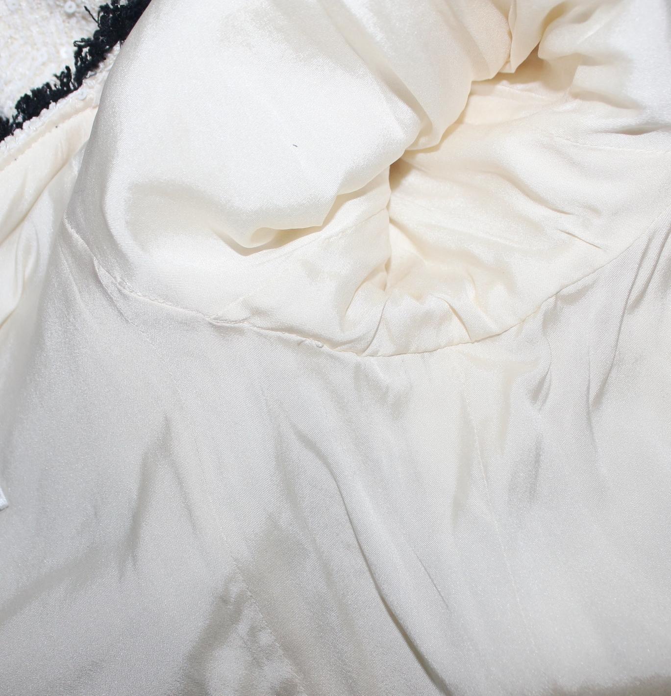 UNWORN Chanel Signature Monochrome Sequin Fantasy Tweed Jacket 38 For Sale 1