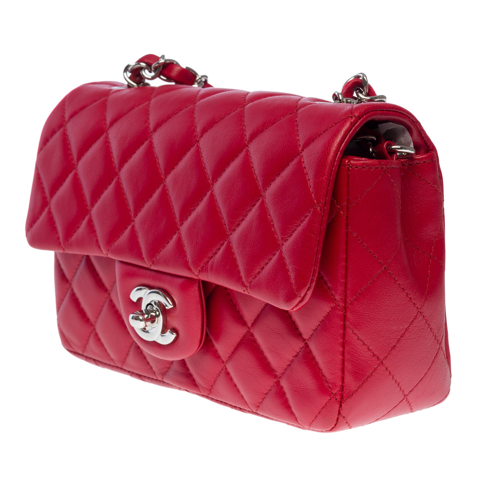 Stunning Chanel Timeless Mini Flap shoulder bag in Red quilted lamb leather, SHW In Good Condition In Paris, IDF