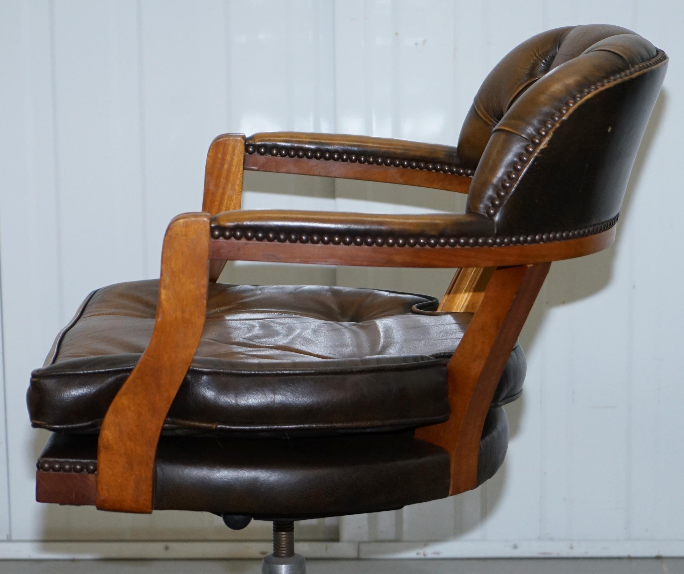 Stunning Chesterfield Admirals Court Captains Aged Brown Leather Cushioned Chair 10