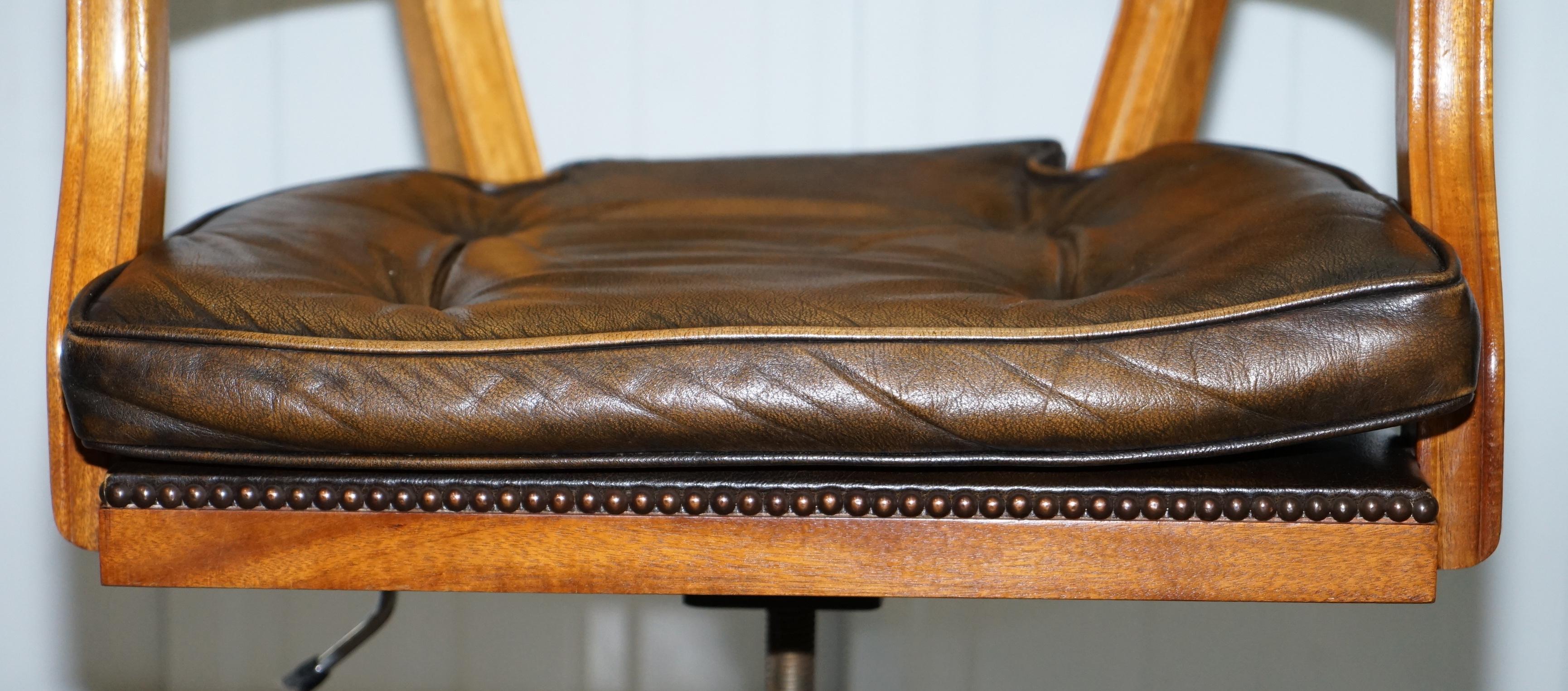 Stunning Chesterfield Admirals Court Captains Aged Brown Leather Cushioned Chair 3