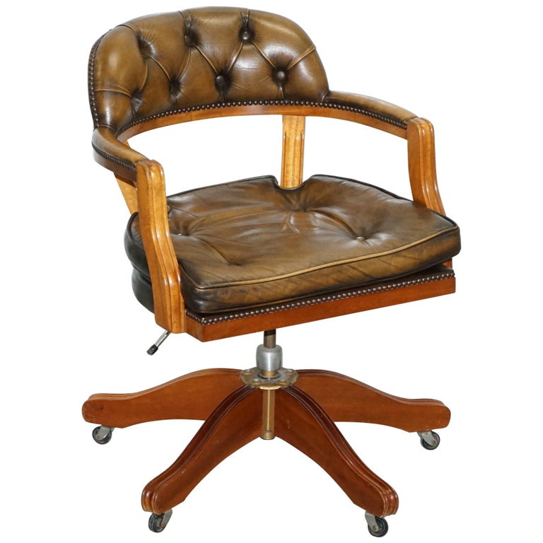 Stunning Chesterfield Admirals Court Captains Aged Brown Leather