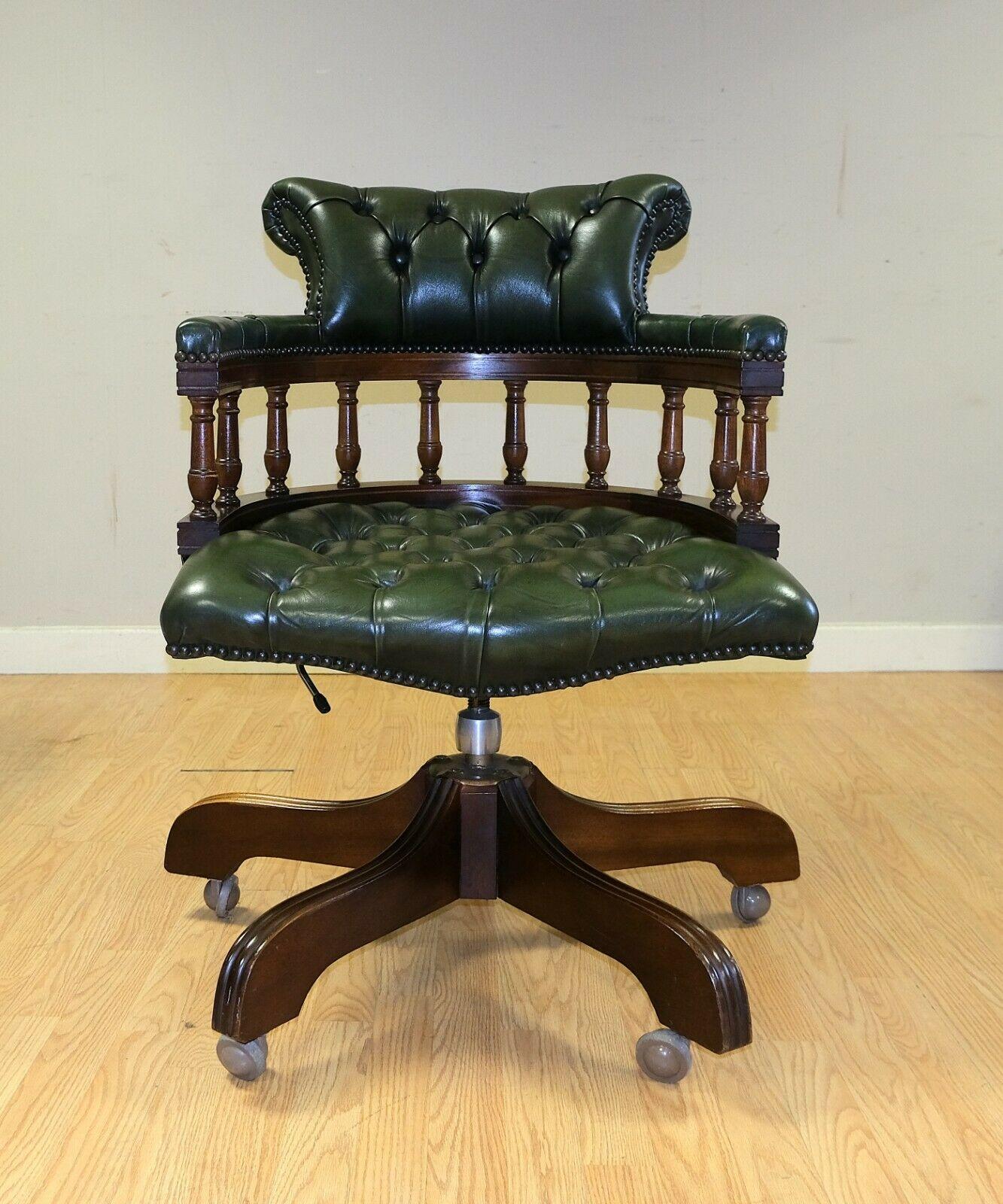 We are delighted to offer for sale this lovely chesterfield Ring Mekanikk fully buttoned captain chair on green leather.

This well made and good looking Norwegian captain or directors chair offers you quality and style. The green leather is in