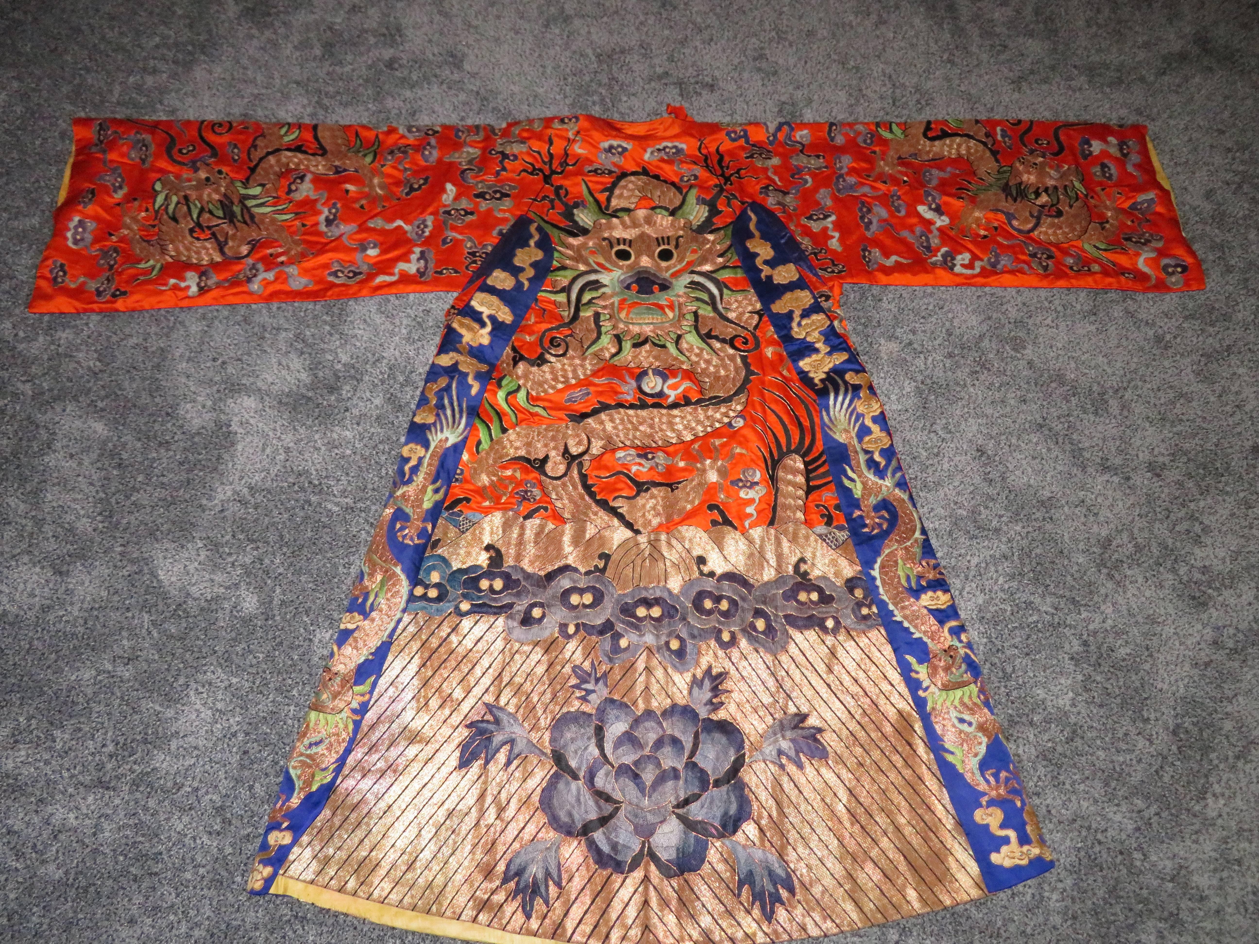Stunning Chinese Silk Gold Thread Embroidered Dragon Kimono Robe Wall Hanging In Good Condition In Pemberton, NJ