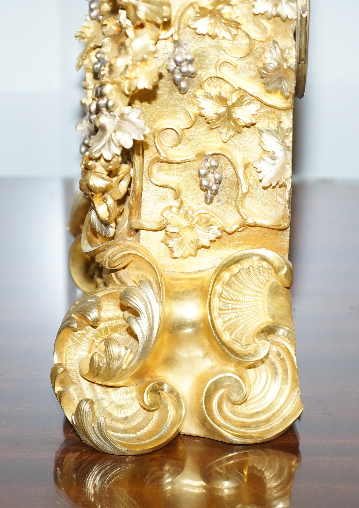 Impresionante Reloj de Manto Francés de Bronce Dorado y Oro de circa 1860 Gran Pieza Decorativa en venta 9