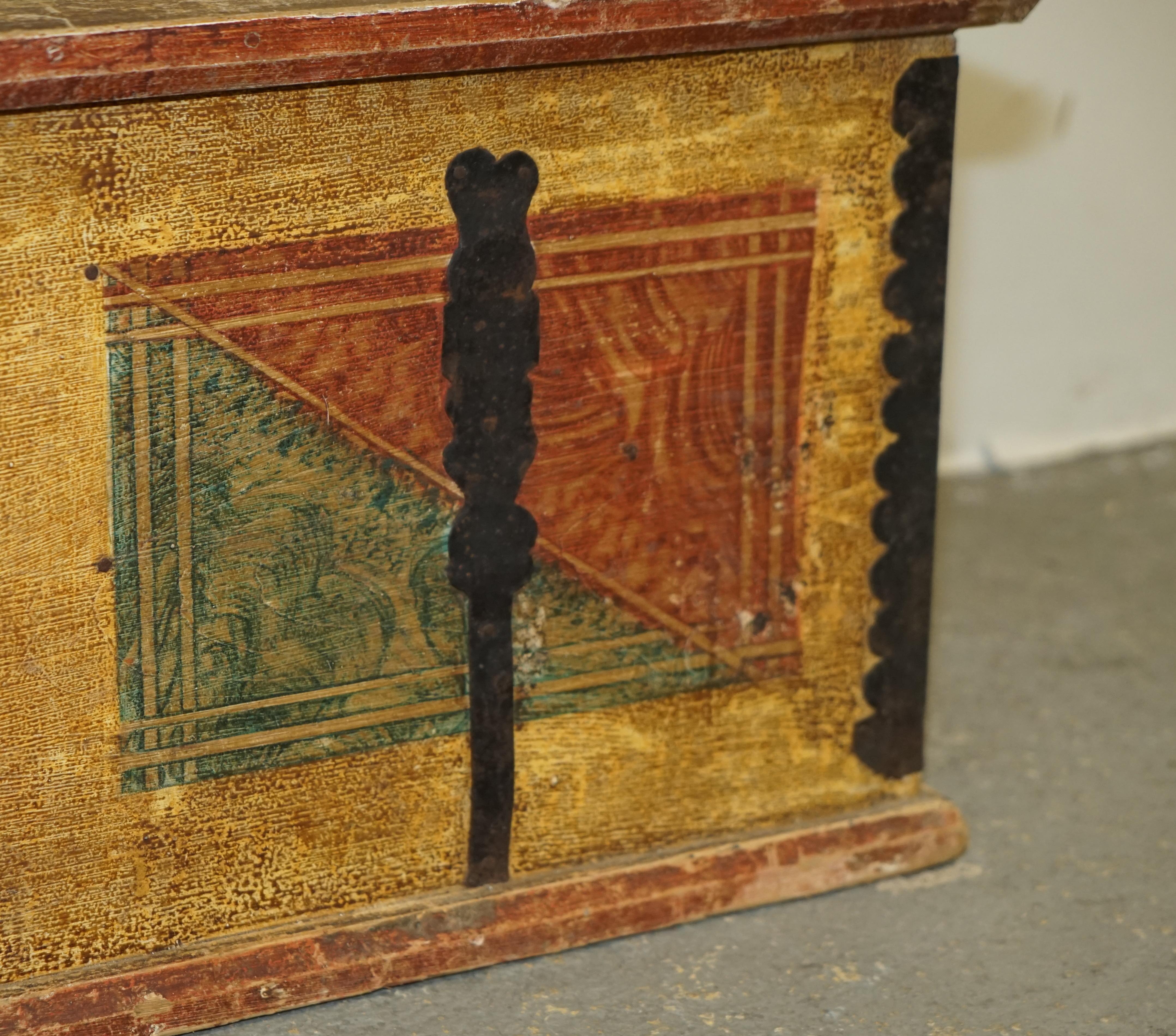 Atemberaubende circa 1880 Antik Original Farbe Rumänisch Decke Truhe Coffer Trunk (Spätes 19. Jahrhundert) im Angebot