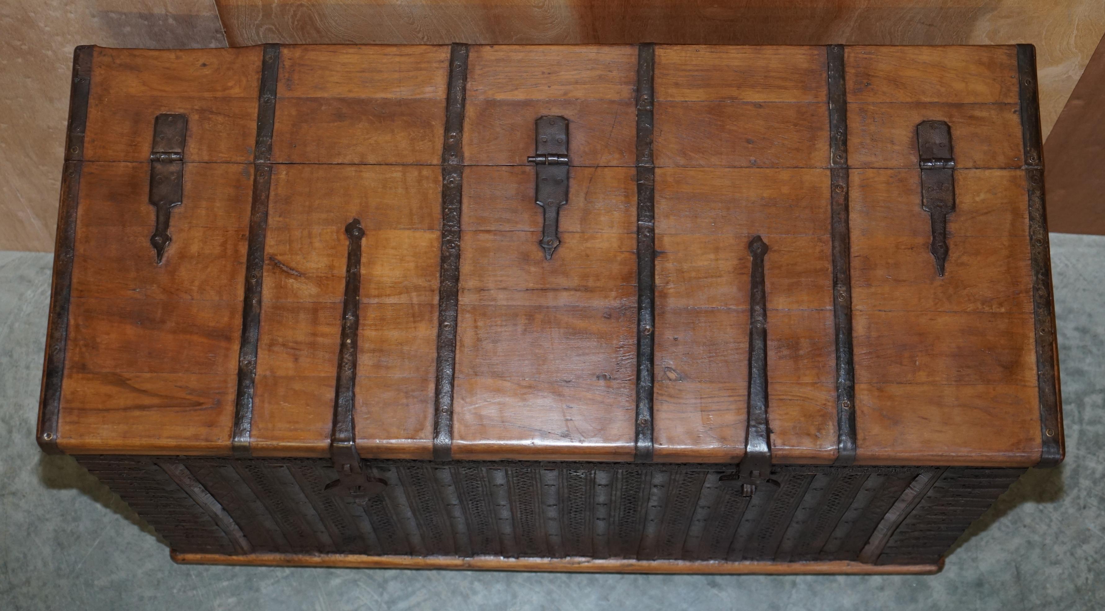 Hand-Crafted Stunning circa 1880 Antique Teak & Brass Damchiya Dowry Chest or Linen Trunk For Sale