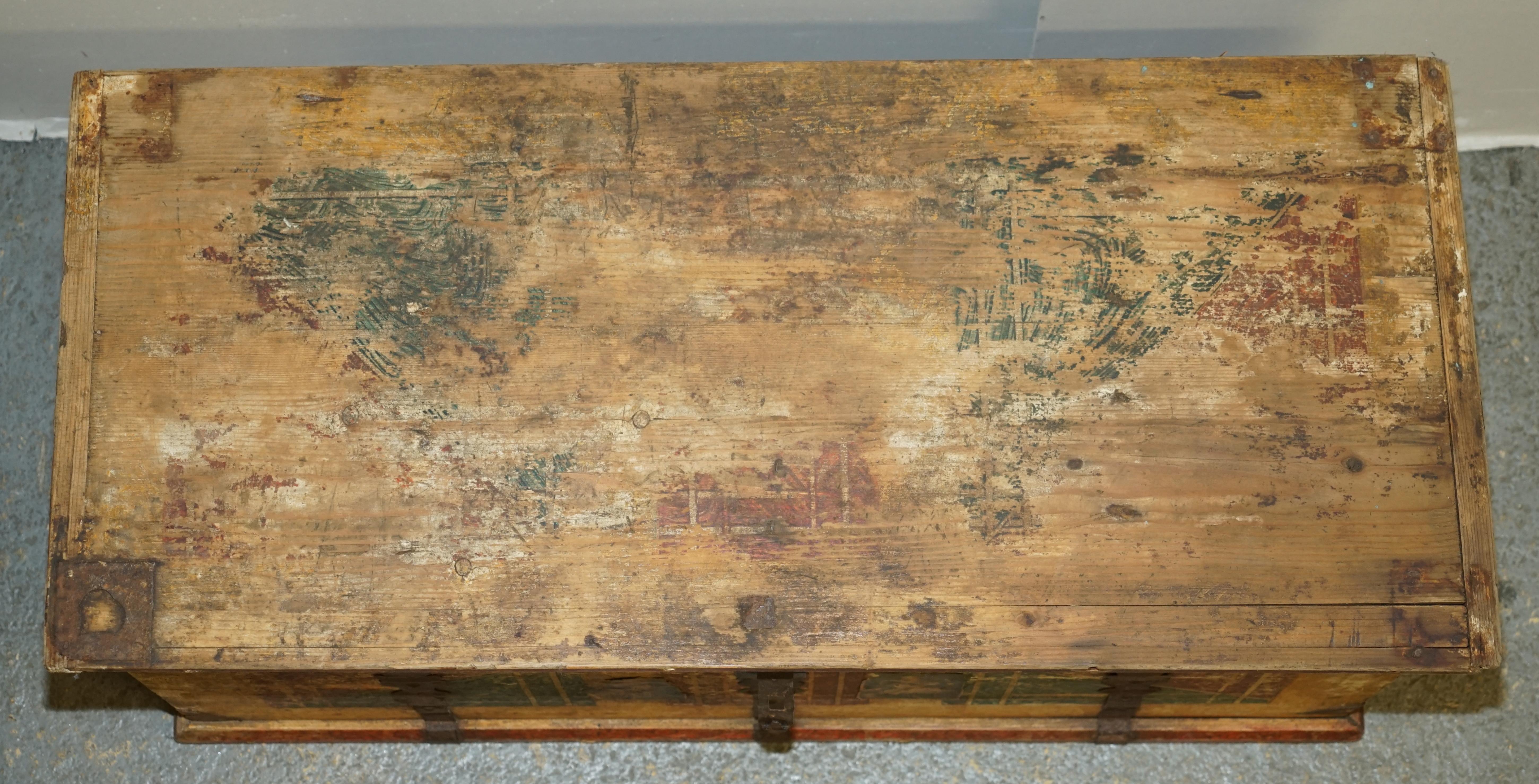 STUNNING CIRCA 1900 ANTIQUE ORIGINAL PAINT ROMANiAN BLANKET CHEST COFFER TRUNK (Kiefernholz) im Angebot