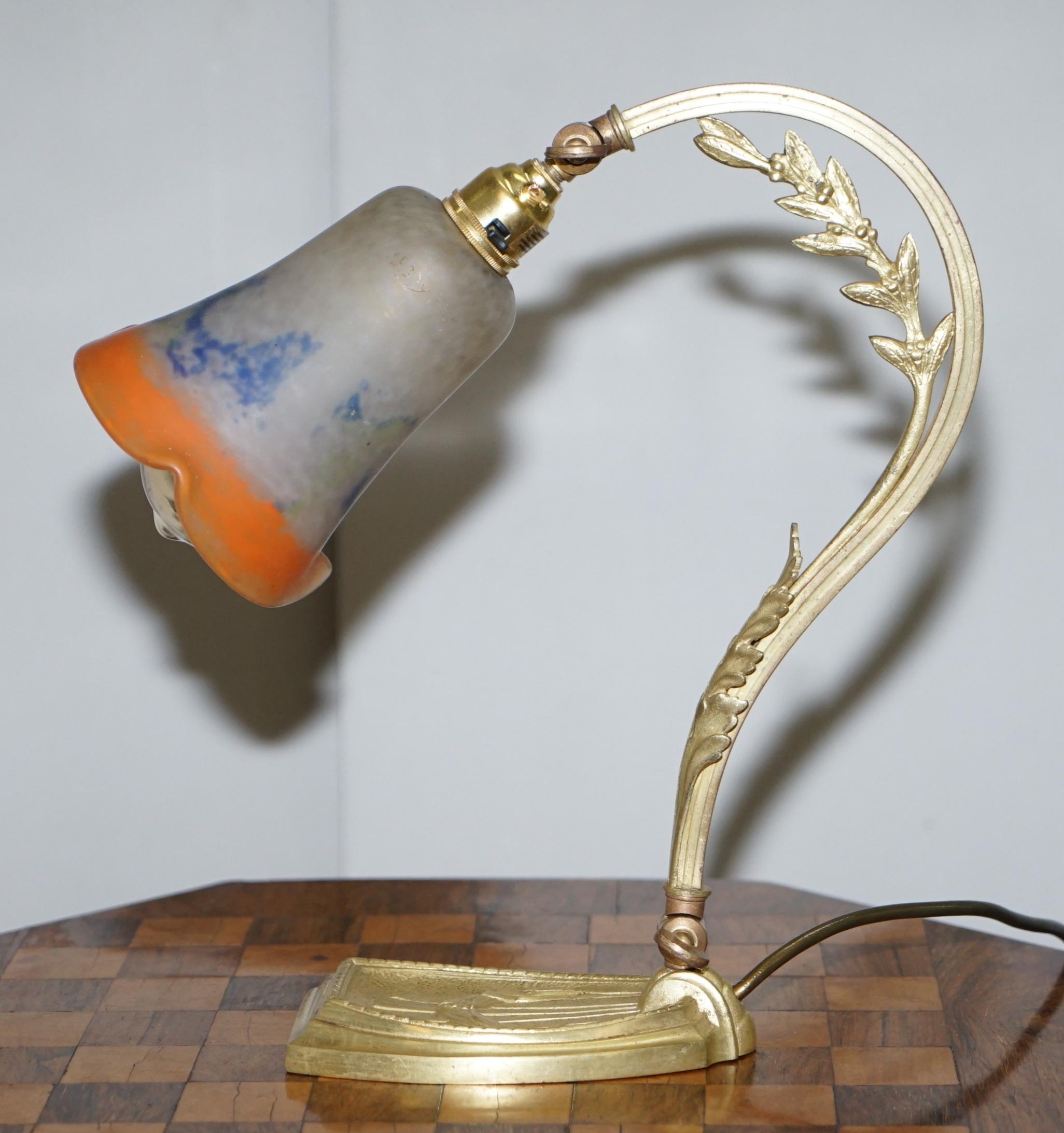 Stunning circa 1930 Charles Schneider Gold Gilt Bronze Table Lamp Glass Shade For Sale 1