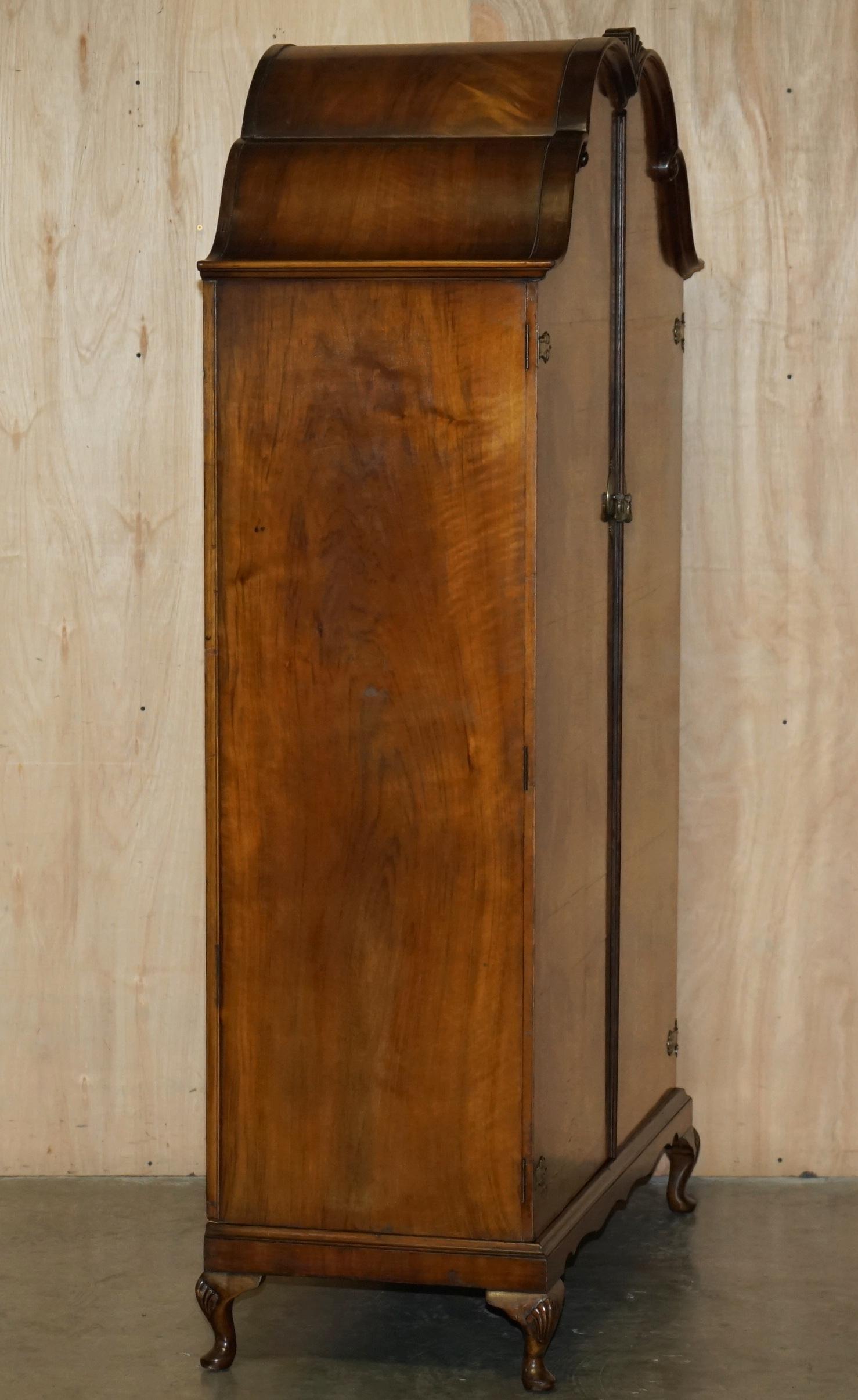STUNNING CIRCA 1940er QUARTER CUT BURR WALNUT STEEPLE TOP LARGE TWIN WARDROBE im Angebot 6