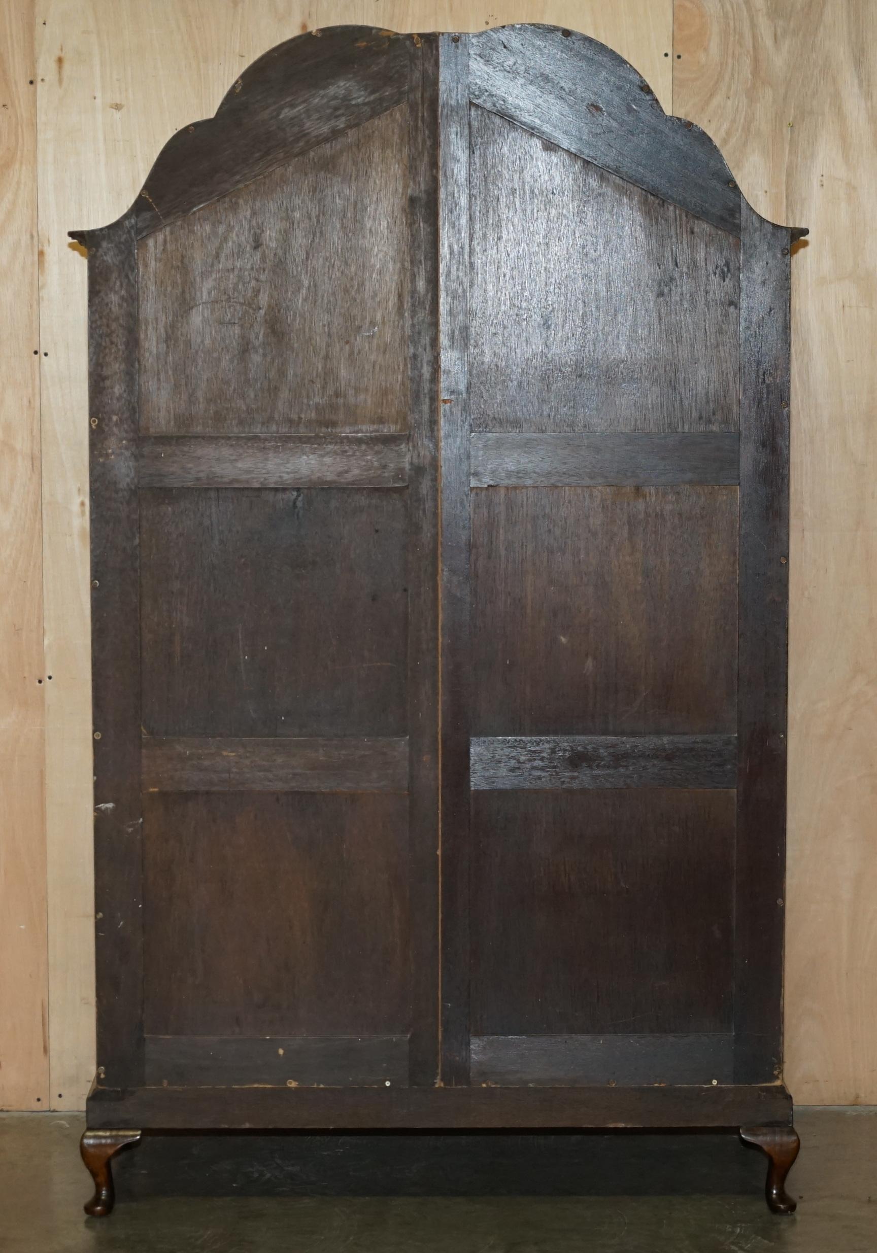 STUNNING CIRCA 1940er QUARTER CUT BURR WALNUT STEEPLE TOP LARGE TWIN WARDROBE im Angebot 7