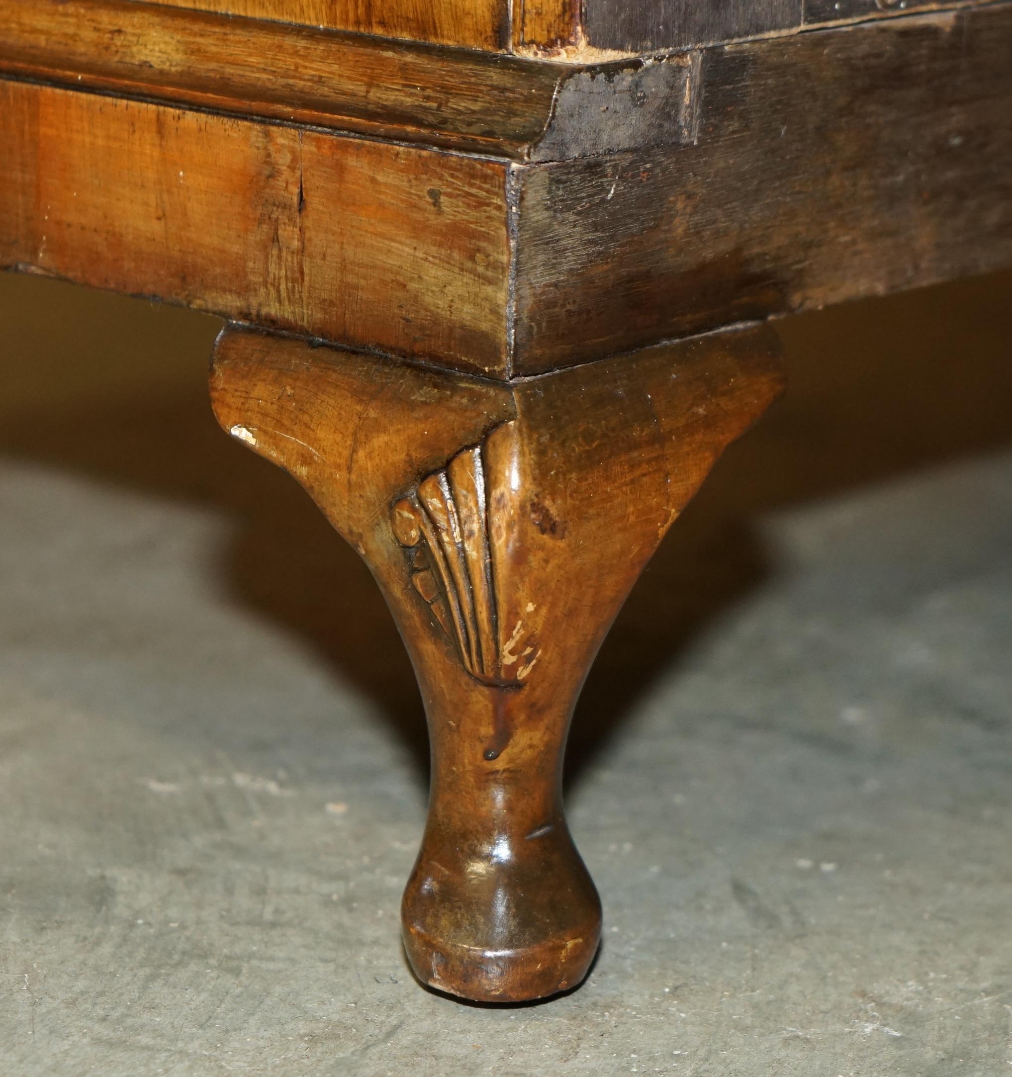 STUNNING CIRCA 1940er QUARTER CUT BURR WALNUT STEEPLE TOP LARGE TWIN WARDROBE im Angebot 8