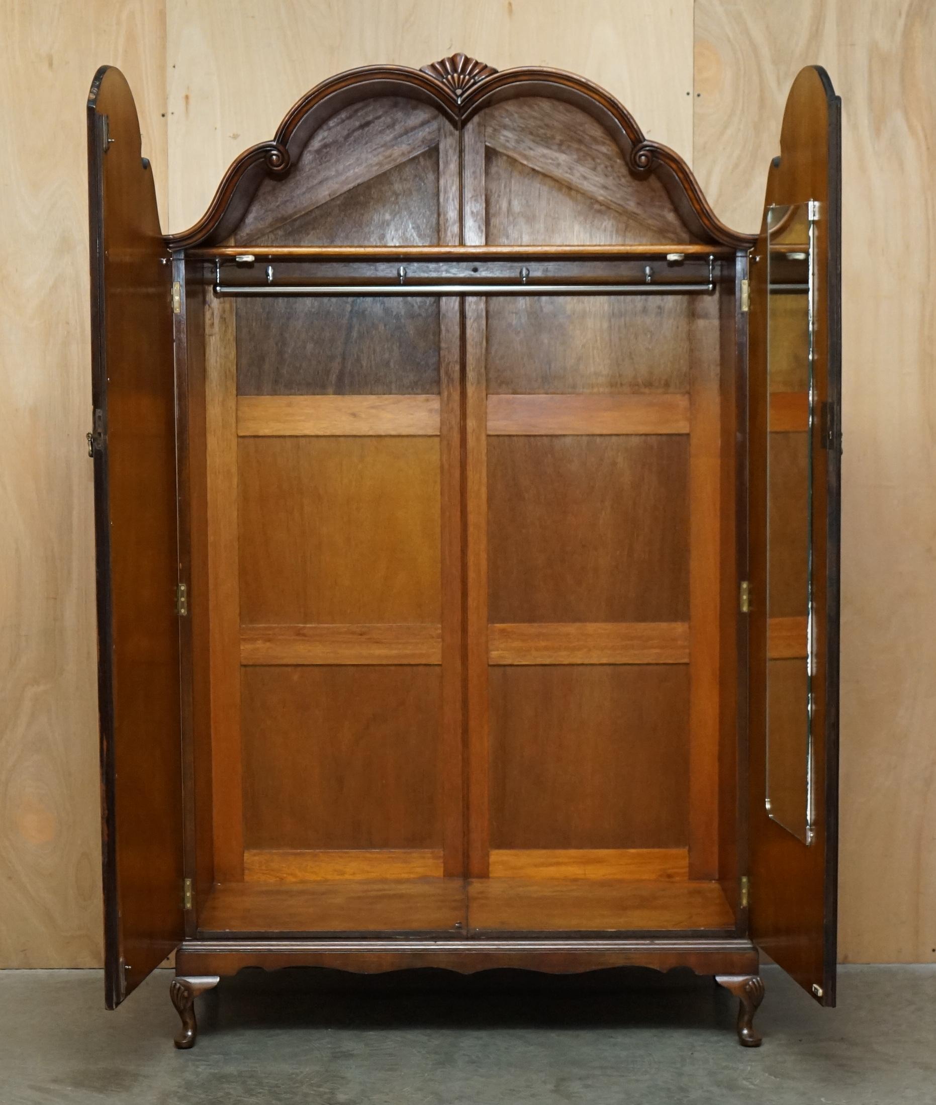 STUNNING CIRCA 1940er QUARTER CUT BURR WALNUT STEEPLE TOP LARGE TWIN WARDROBE im Angebot 9