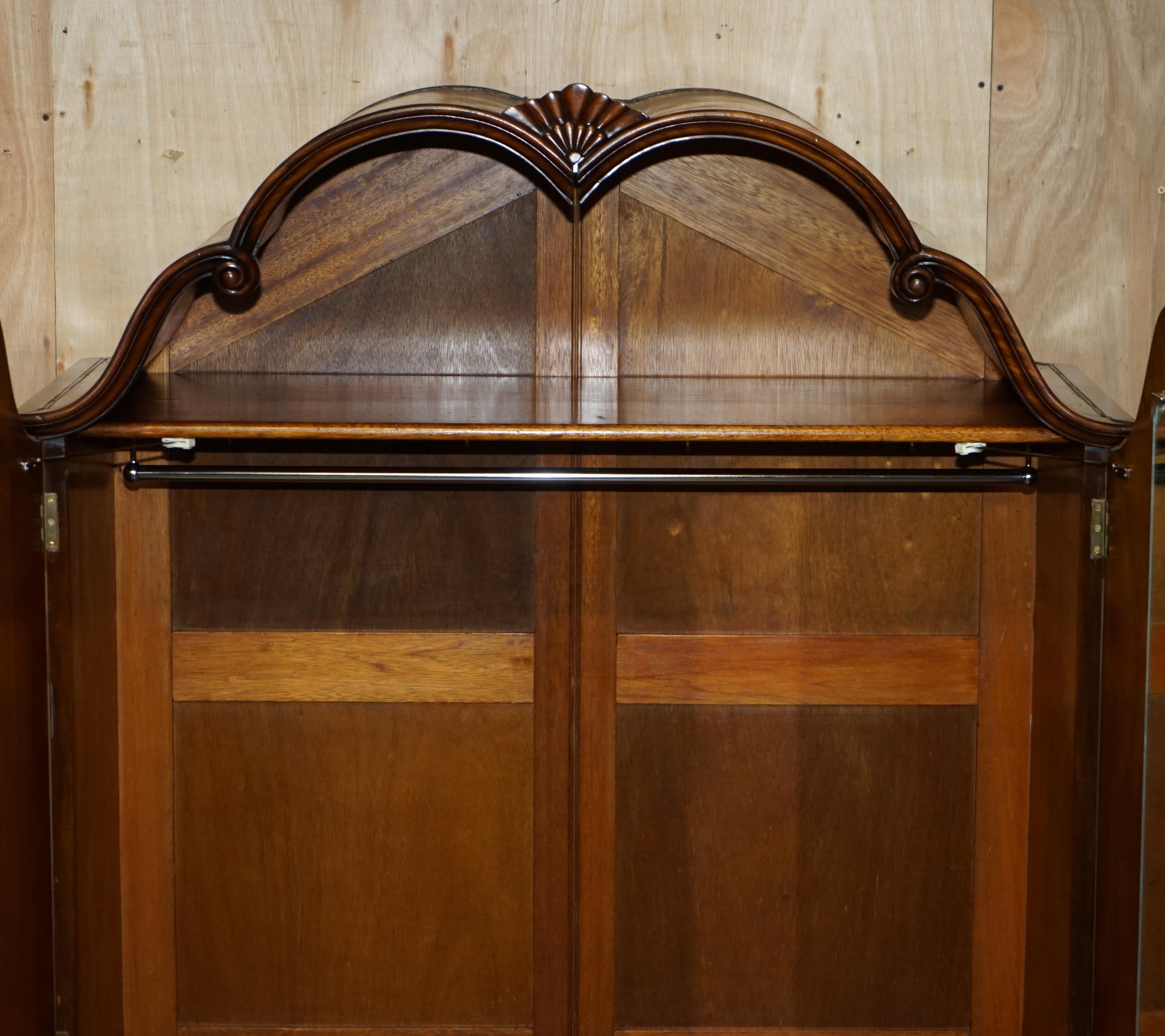 STUNNING CIRCA 1940er QUARTER CUT BURR WALNUT STEEPLE TOP LARGE TWIN WARDROBE im Angebot 10