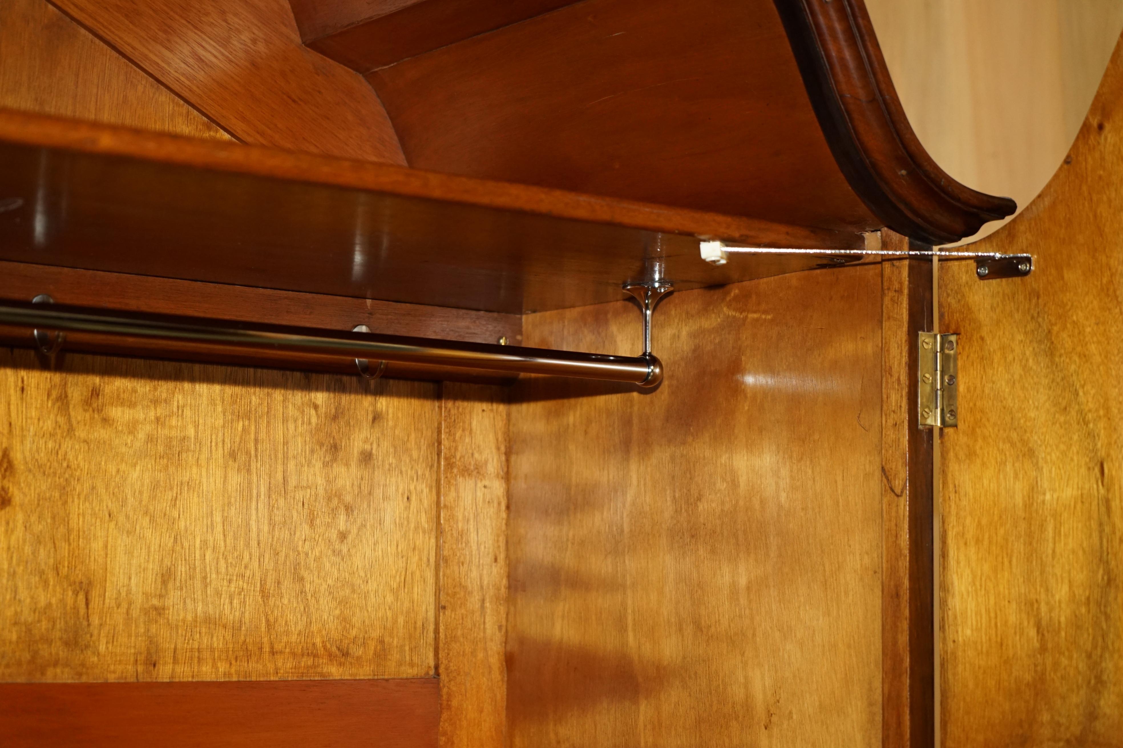 STUNNING CIRCA 1940er QUARTER CUT BURR WALNUT STEEPLE TOP LARGE TWIN WARDROBE im Angebot 11