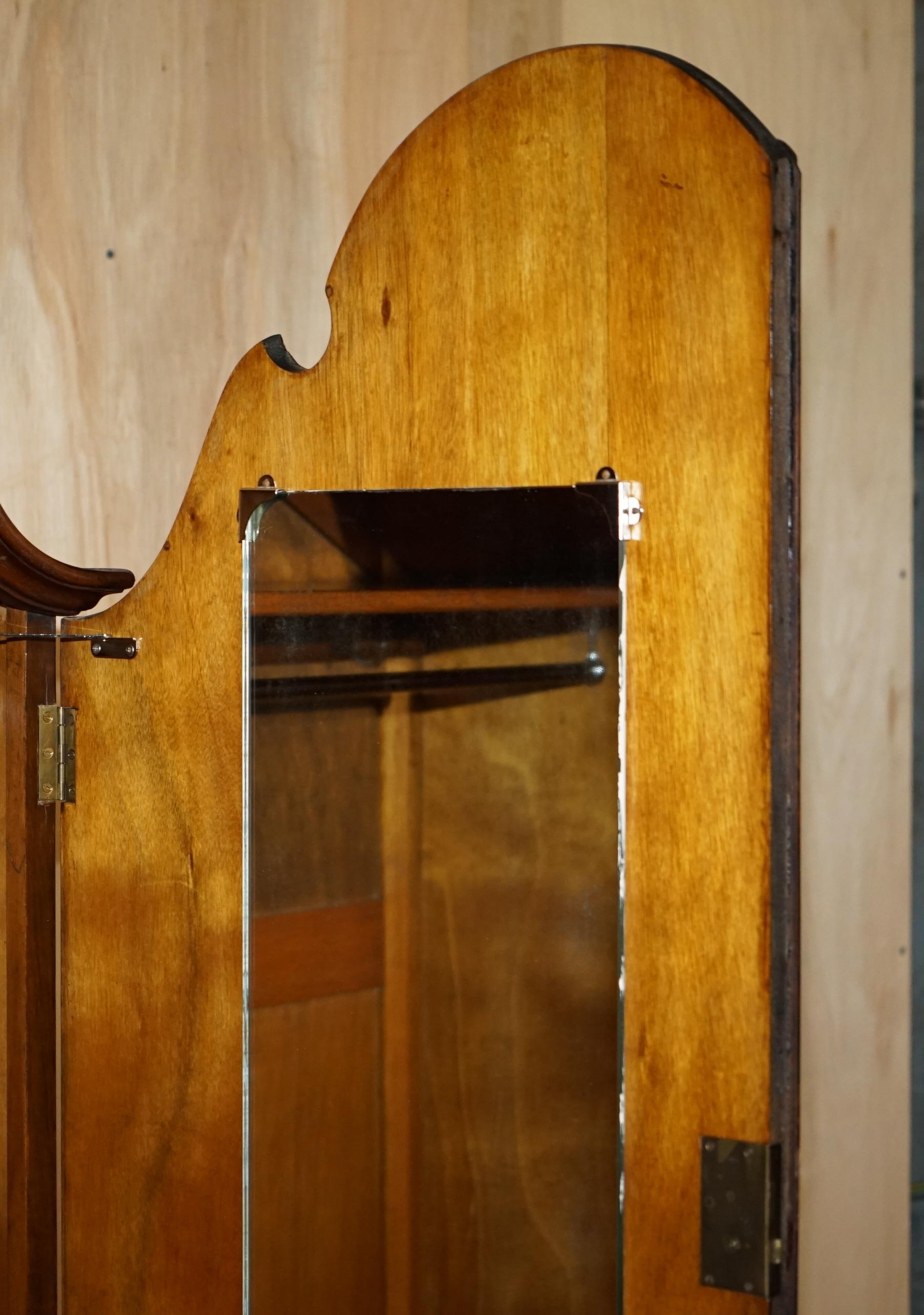 STUNNING CIRCA 1940er QUARTER CUT BURR WALNUT STEEPLE TOP LARGE TWIN WARDROBE im Angebot 12