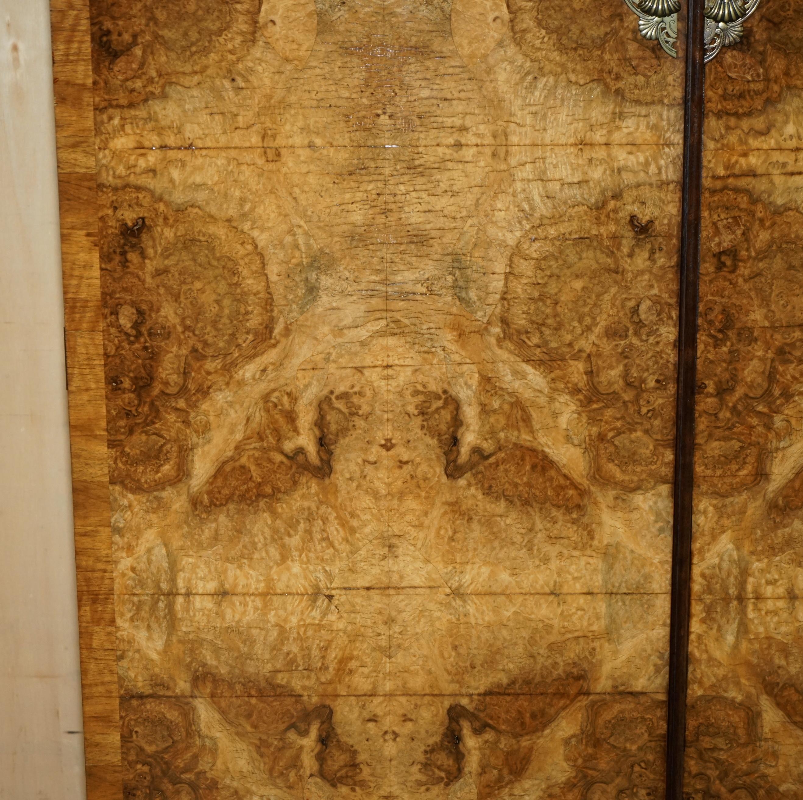 STUNNING CIRCA 1940er QUARTER CUT BURR WALNUT STEEPLE TOP LARGE TWIN WARDROBE im Angebot 1