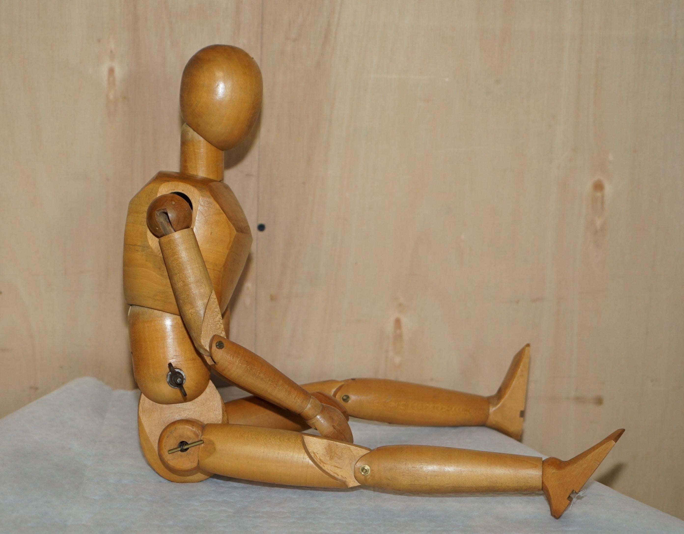STUNNING CIRCA 1950 ANTIQUE FRENCH ARTISTS LAY FIGURE MEDIUM SIZED LOVELY PATINa For Sale 1