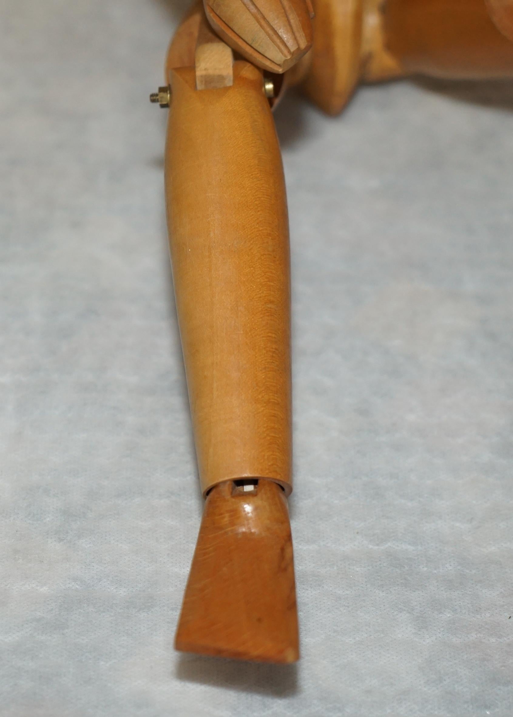 impresionante figura de artistas franceses antiguos de circa 1950 de tamaño mediano con un bonito pátina Roble en venta