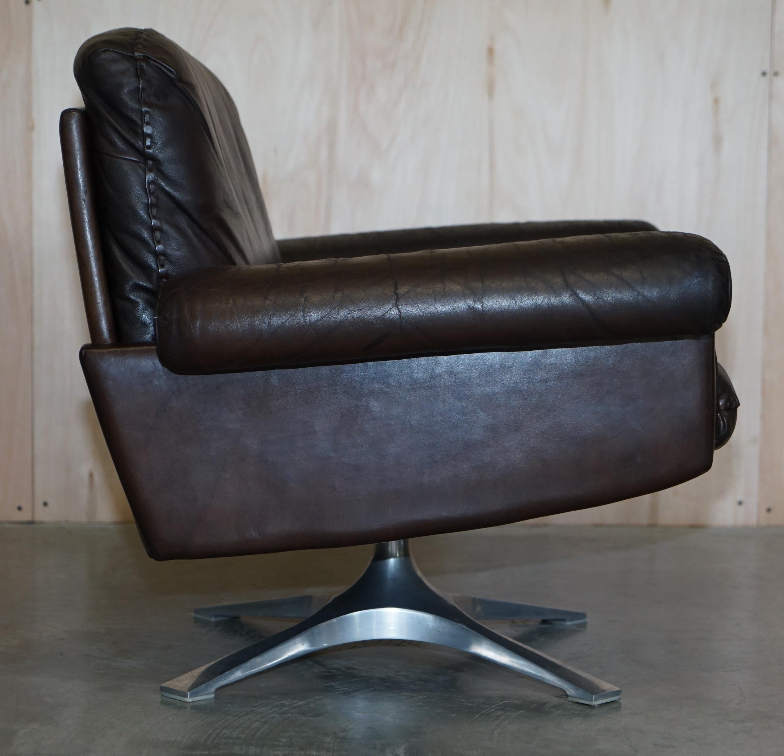 Atemberaubende circa 1960's De Sede DS-35 Brown Leather Swivel Armchair Hand genäht im Angebot 5