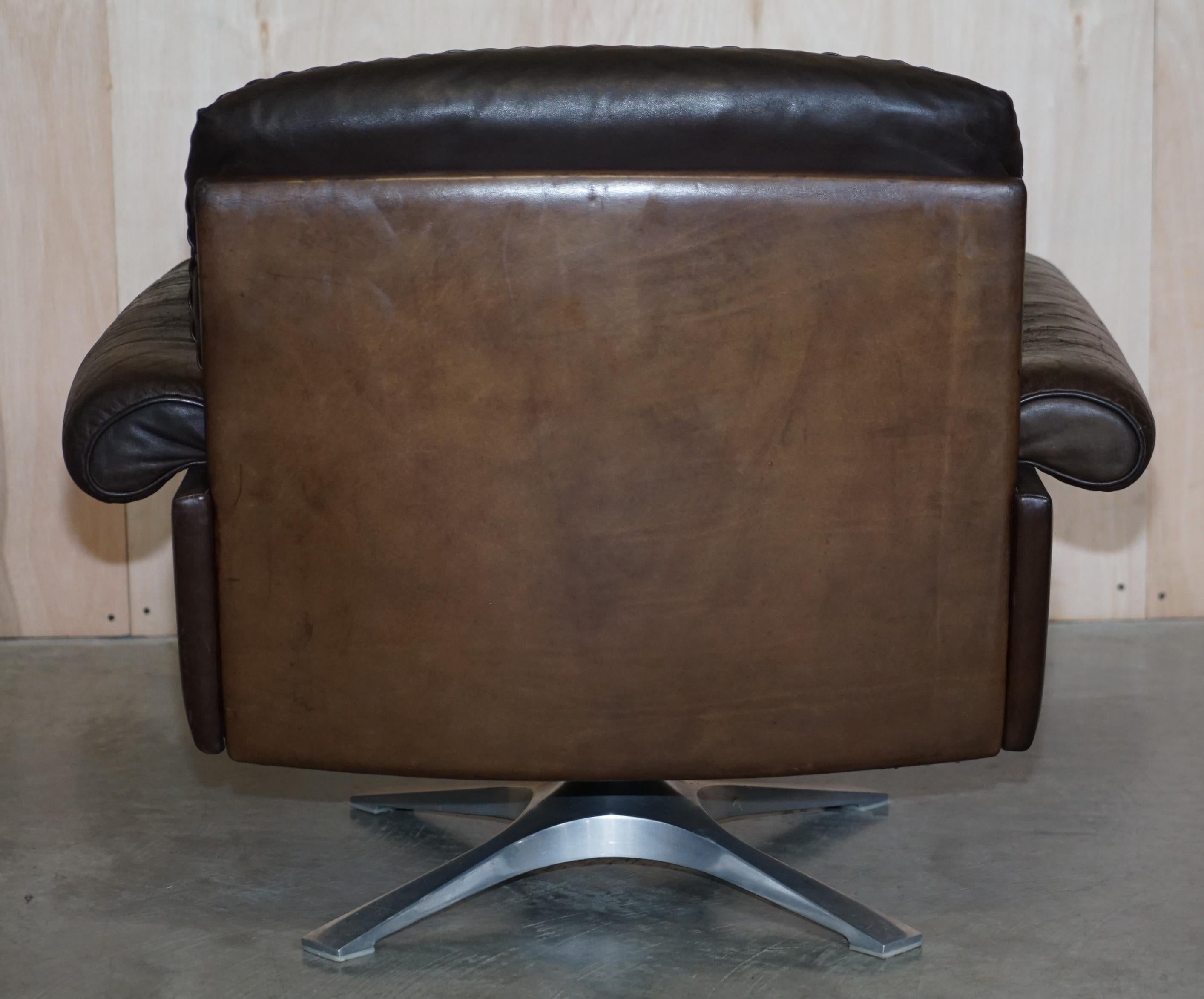 Superbe fauteuil pivotant en cuir Brown Stitch by Stitch de De Sede datant des années 1960. en vente 5