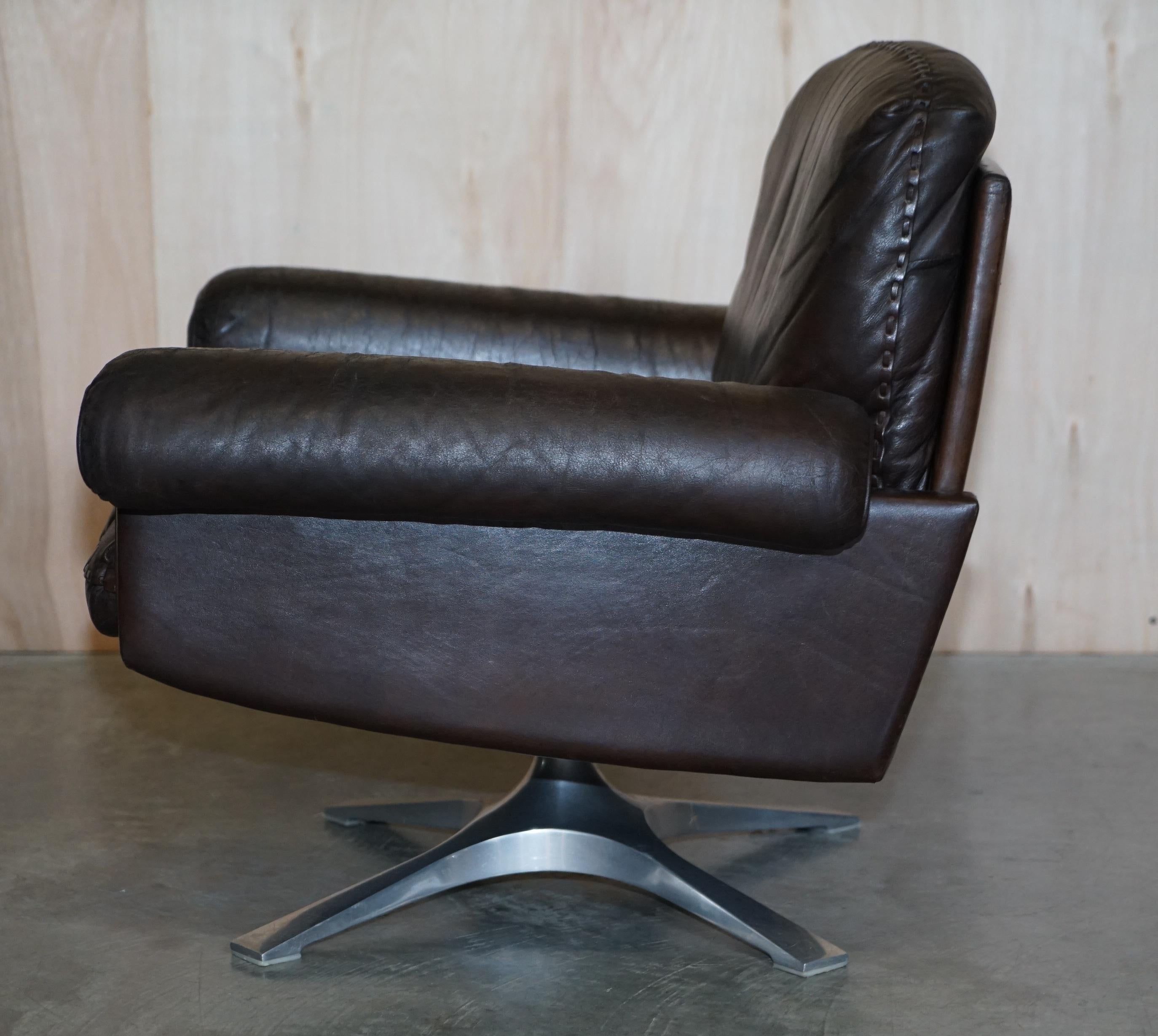 Superbe fauteuil pivotant en cuir Brown Stitch by Stitch de De Sede datant des années 1960. en vente 6