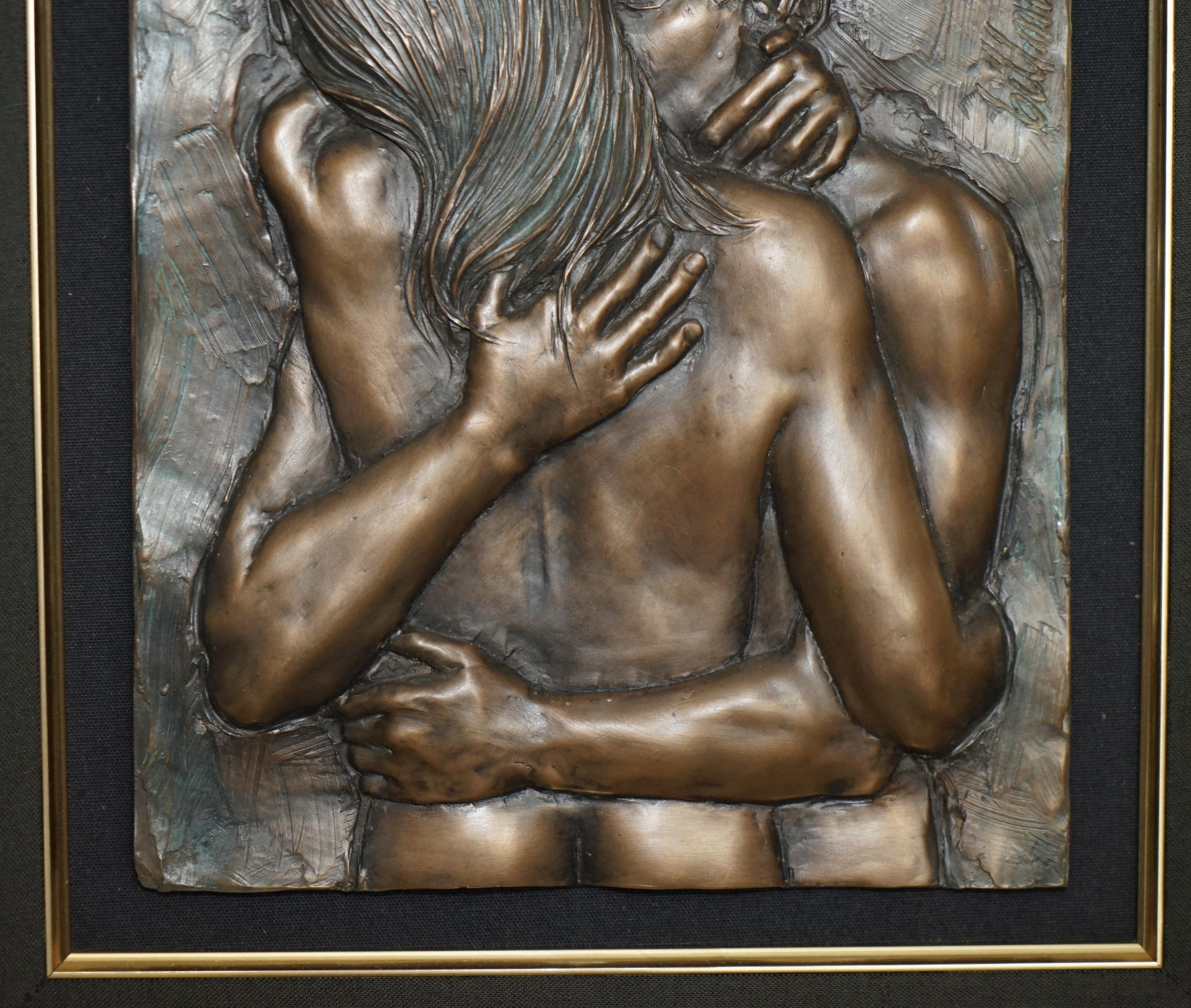 STUNNING CIRCA 2000 BILL MACK CARELESS BRONZE PLASTER 3D PICTURE OF TWO LOVERs (amerikanisch) im Angebot