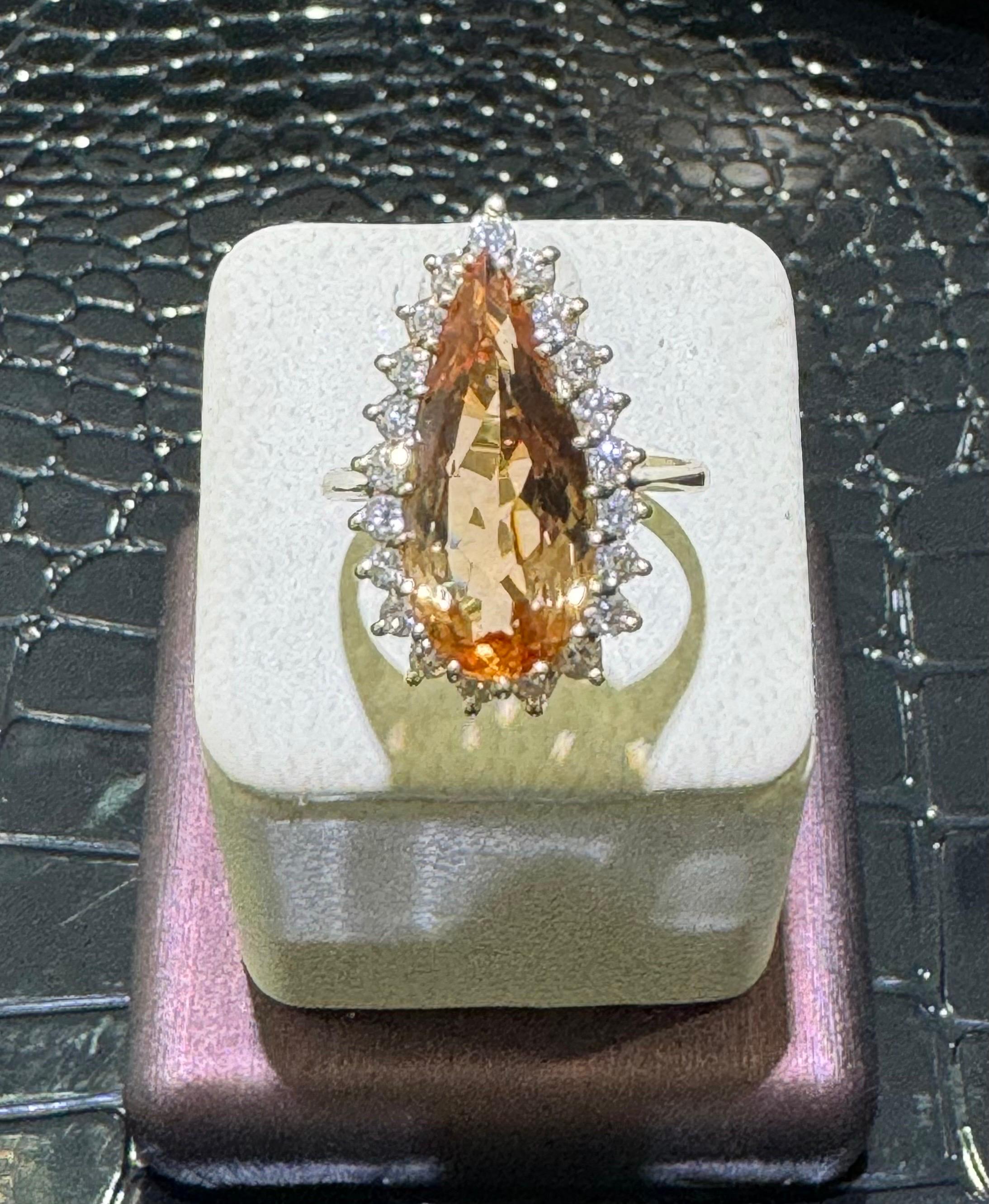 Stunning Citrine & Diamond Ring In 14k In Excellent Condition For Sale In Fort Lauderdale, FL