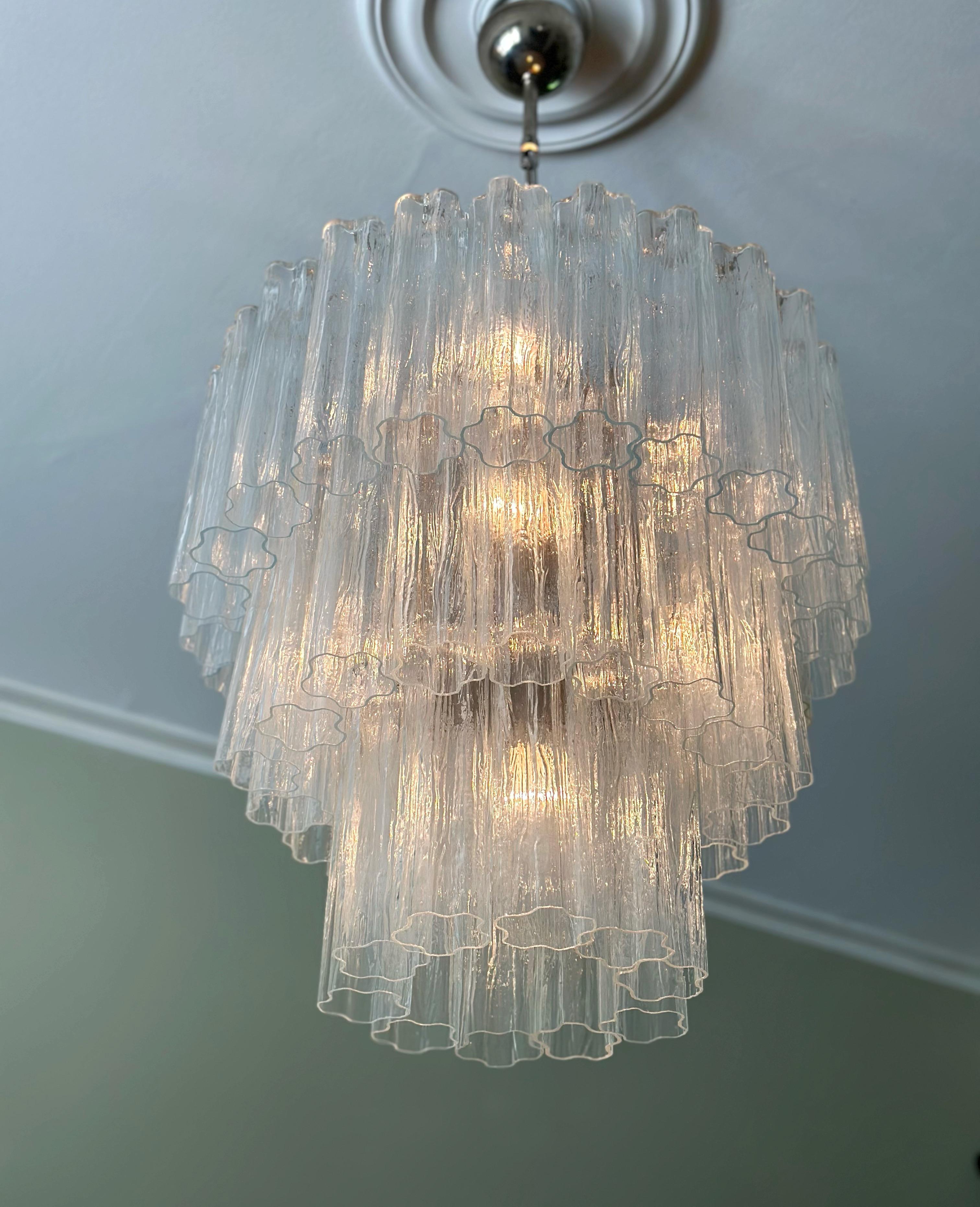 Vetro Stupendo lampadario classico Tronchi di Murano con tubi in vetro trasparente in vendita