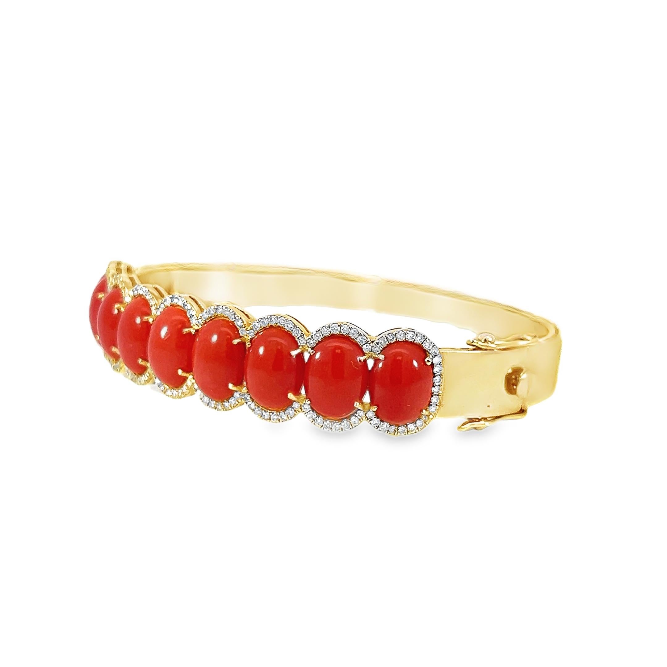 Stunning Classic Natural Coral and Diamond Bangle In New Condition For Sale In New York, NY