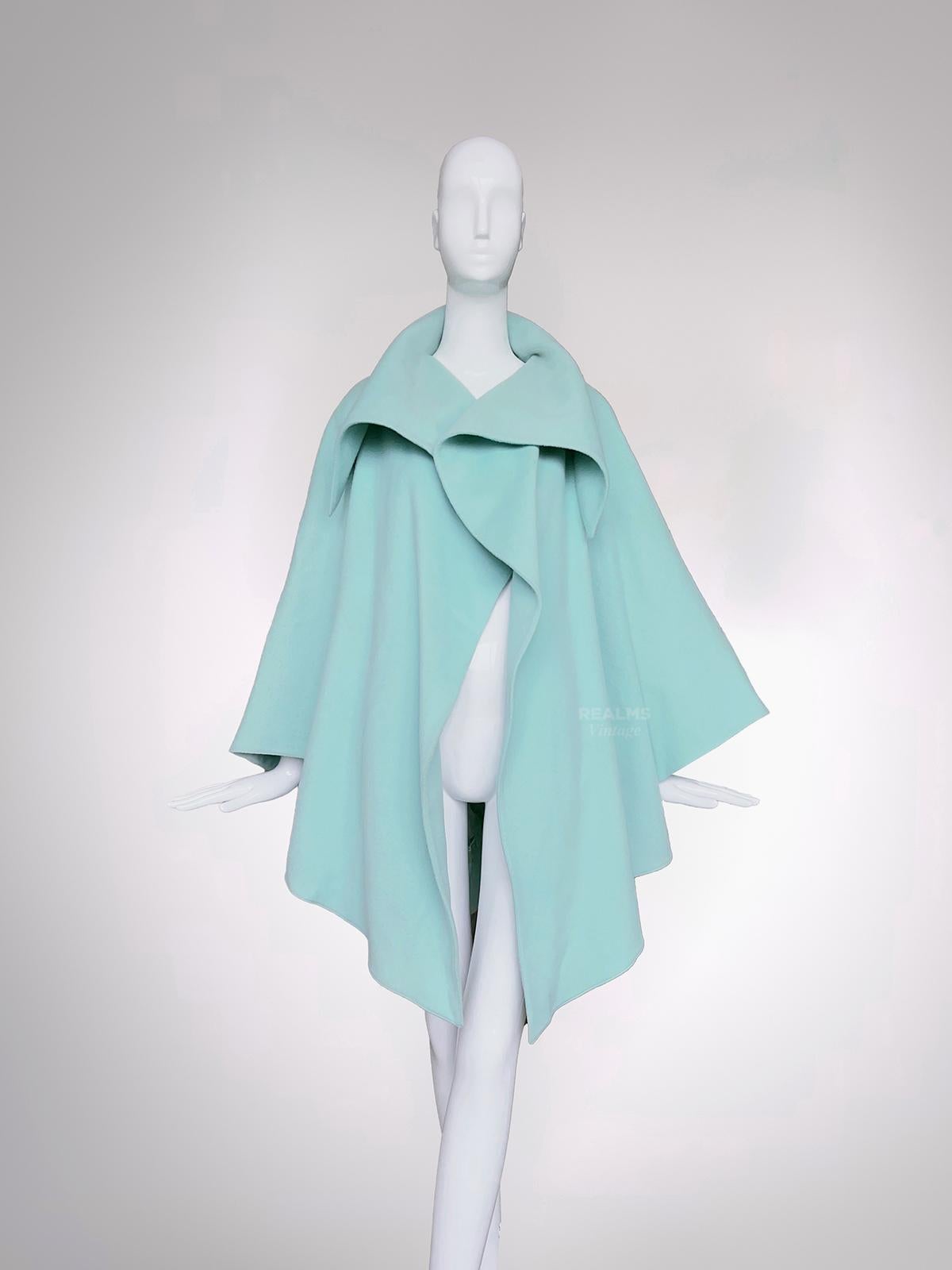 Superbe manteau de défilé d'archives en laine sculpturale Claude Montana FW 1990  en vente 6