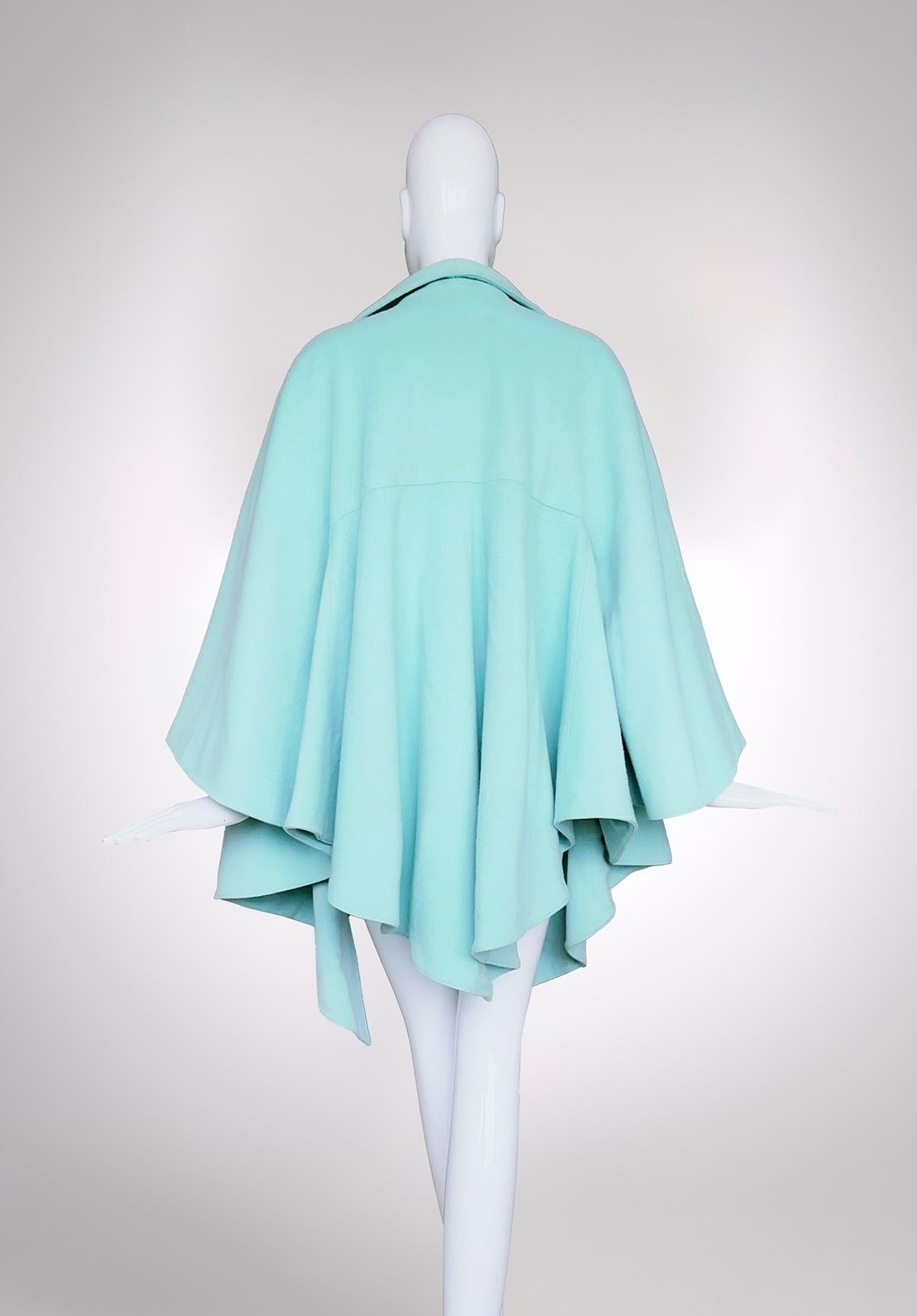 Superbe manteau de défilé d'archives en laine sculpturale Claude Montana FW 1990  Pour femmes en vente