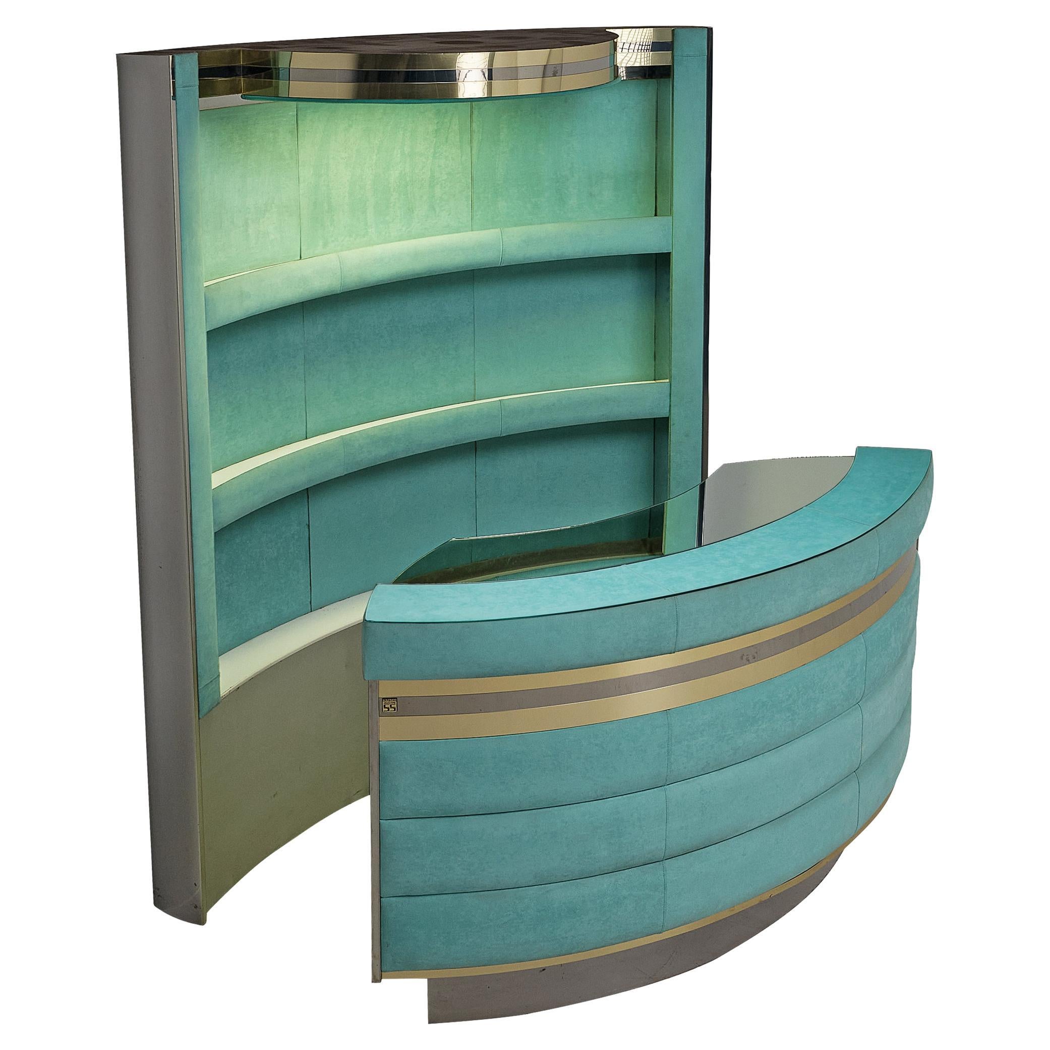 Stunning Cocktail Bar Cabinet with Stool in The Style of Willy Rizzo en venta