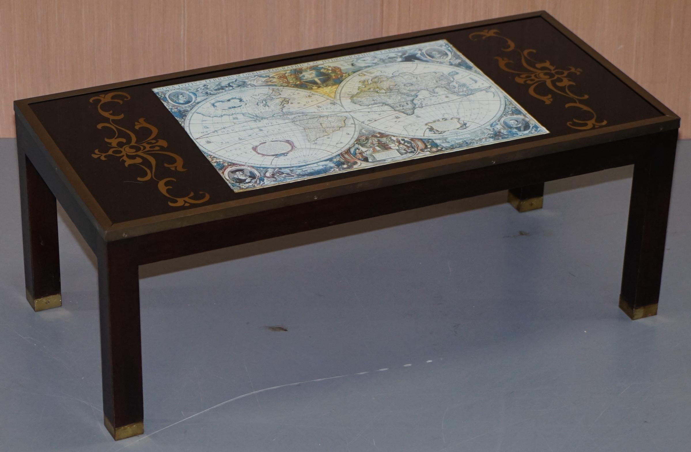 Anglais Superbe table basse et table d'appoint Nid de tables Campagne militaire avec cartes du monde en vente