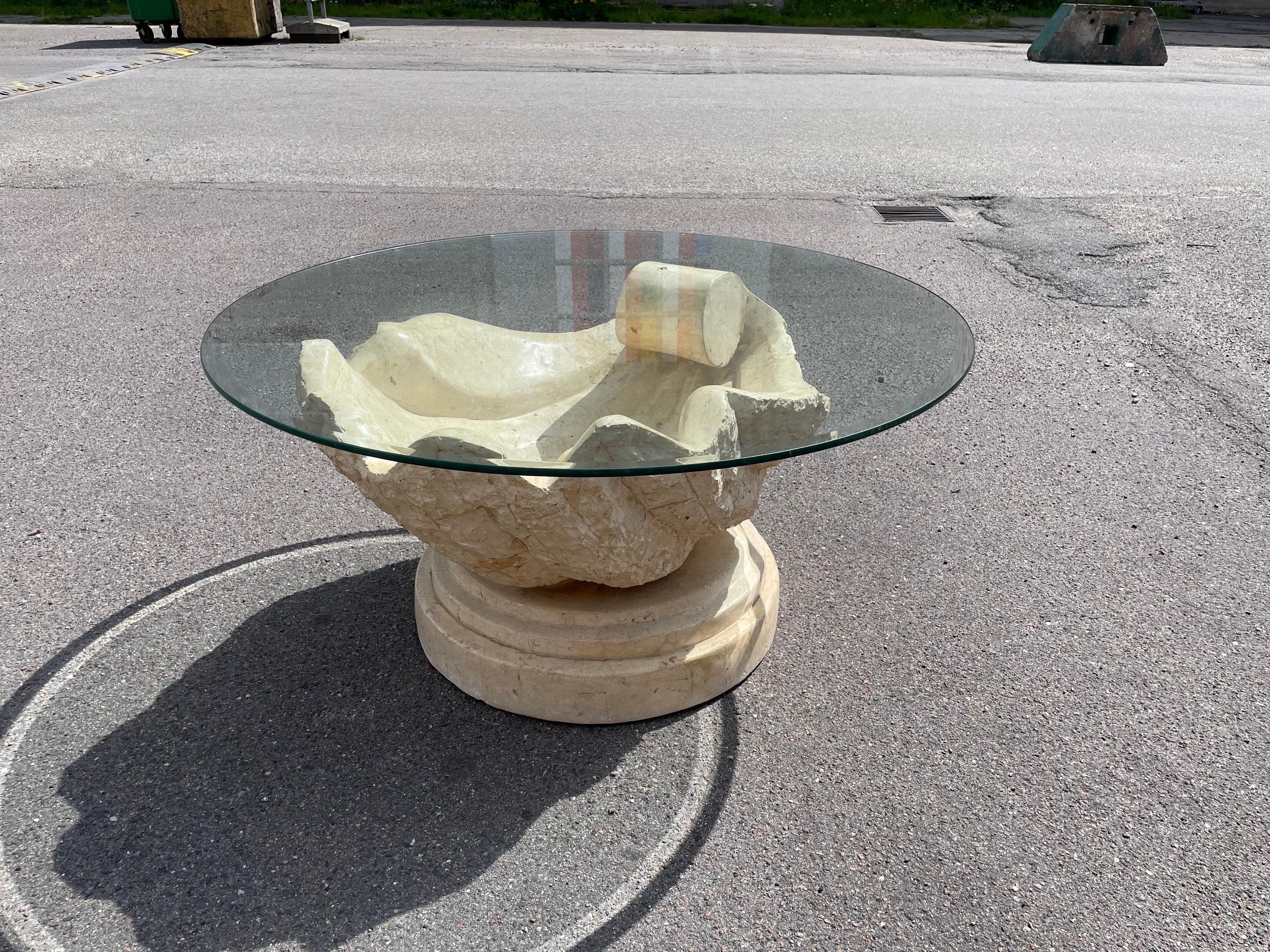 Mid-Century Modern Superbe table basse de Magnussen Ponte, années 1980, en pierre de Mactan exquise