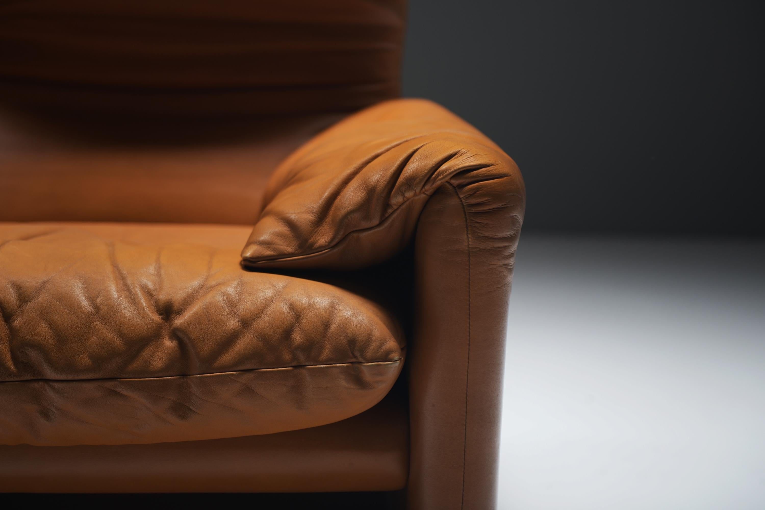 Atemberaubende Maralunga Lounge Sessel aus cognacfarbenem Leder von Vico Magistretti für Cassina im Angebot 3