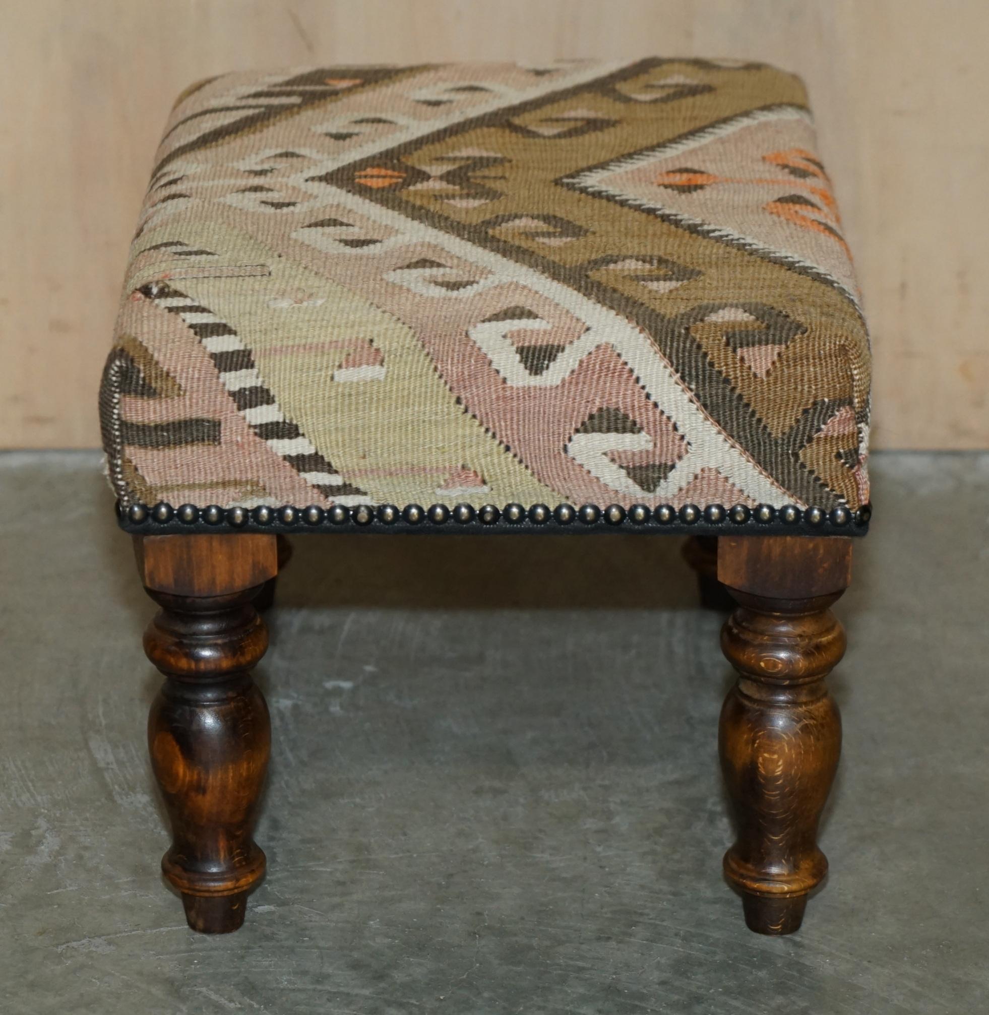 Tissu d'ameublement STUNNiNG & COLLECTABLE GEORGE SMITH CHELSEA KILIM FOOTSTOOL OTTOMAN en vente