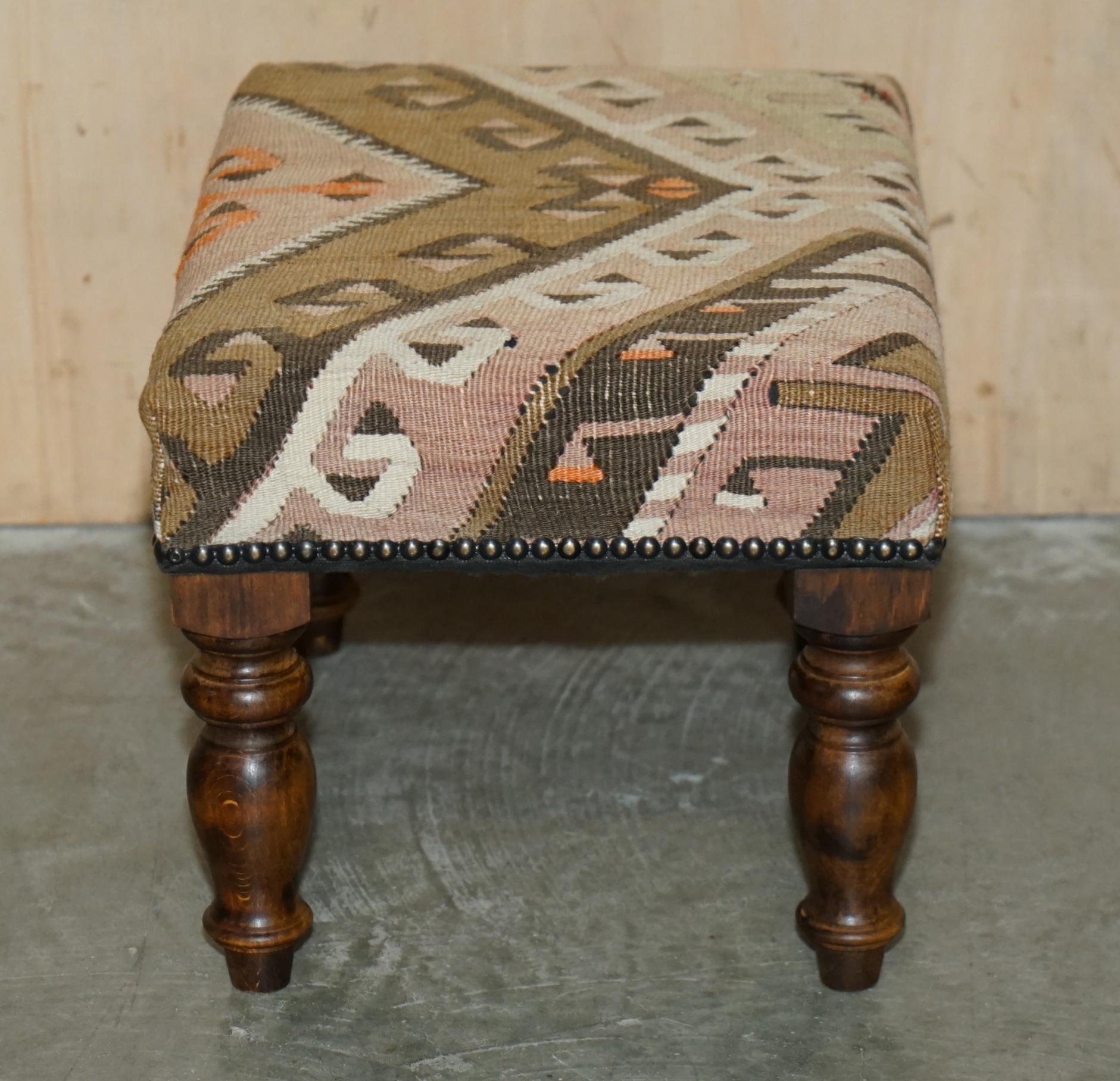STUNNiNG & COLLECTABLE VINTAGE GEORGE SMITH CHELSEA KILIM FOOTSTOOL OTTOMAN For Sale 2