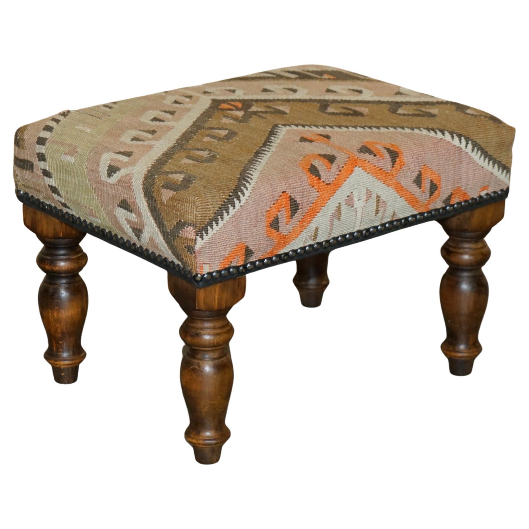 STUNNiNG & COLLECTABLE VINTAGE GEORGE SMITH CHELSEA KILIM FOOTSTOOL OTTOMAN For Sale