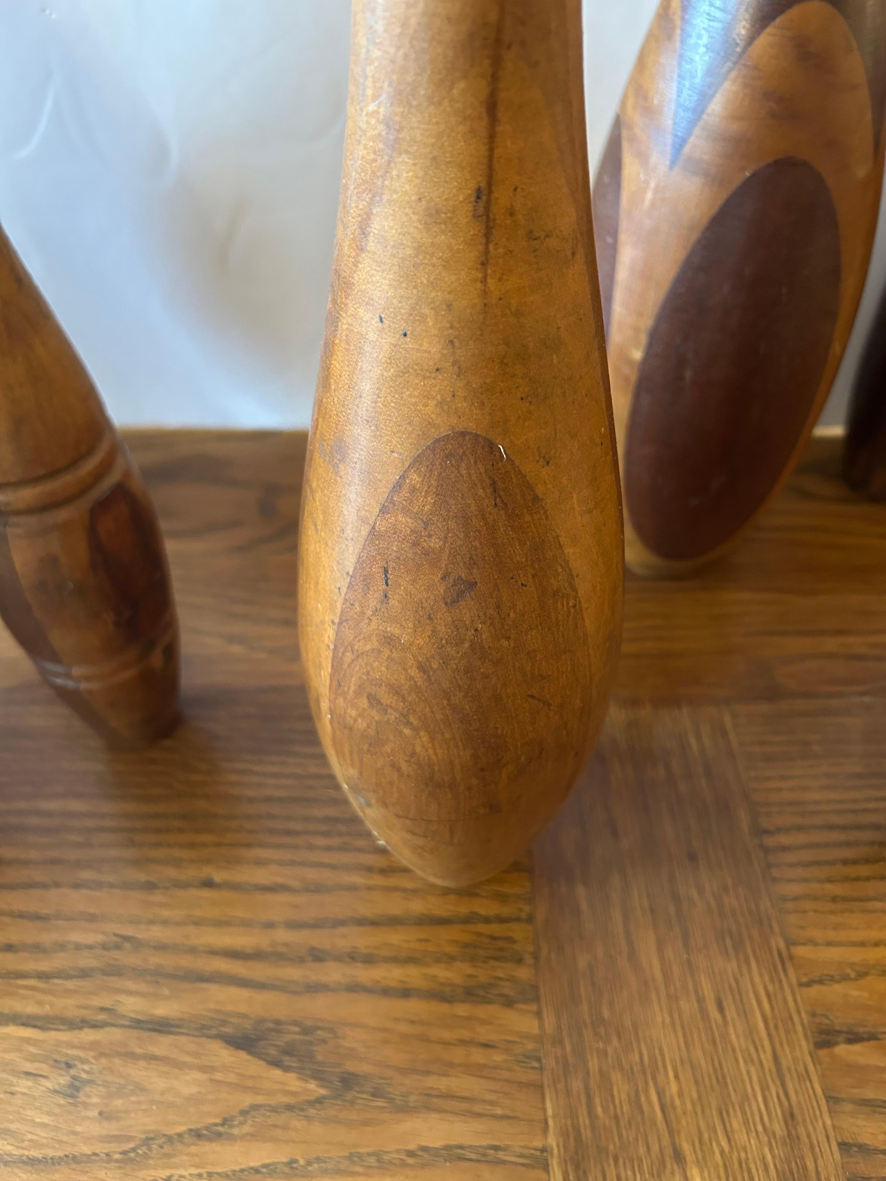 Stupefacente collezione di clave da ginnastica in legno del XIX secolo in vendita 4